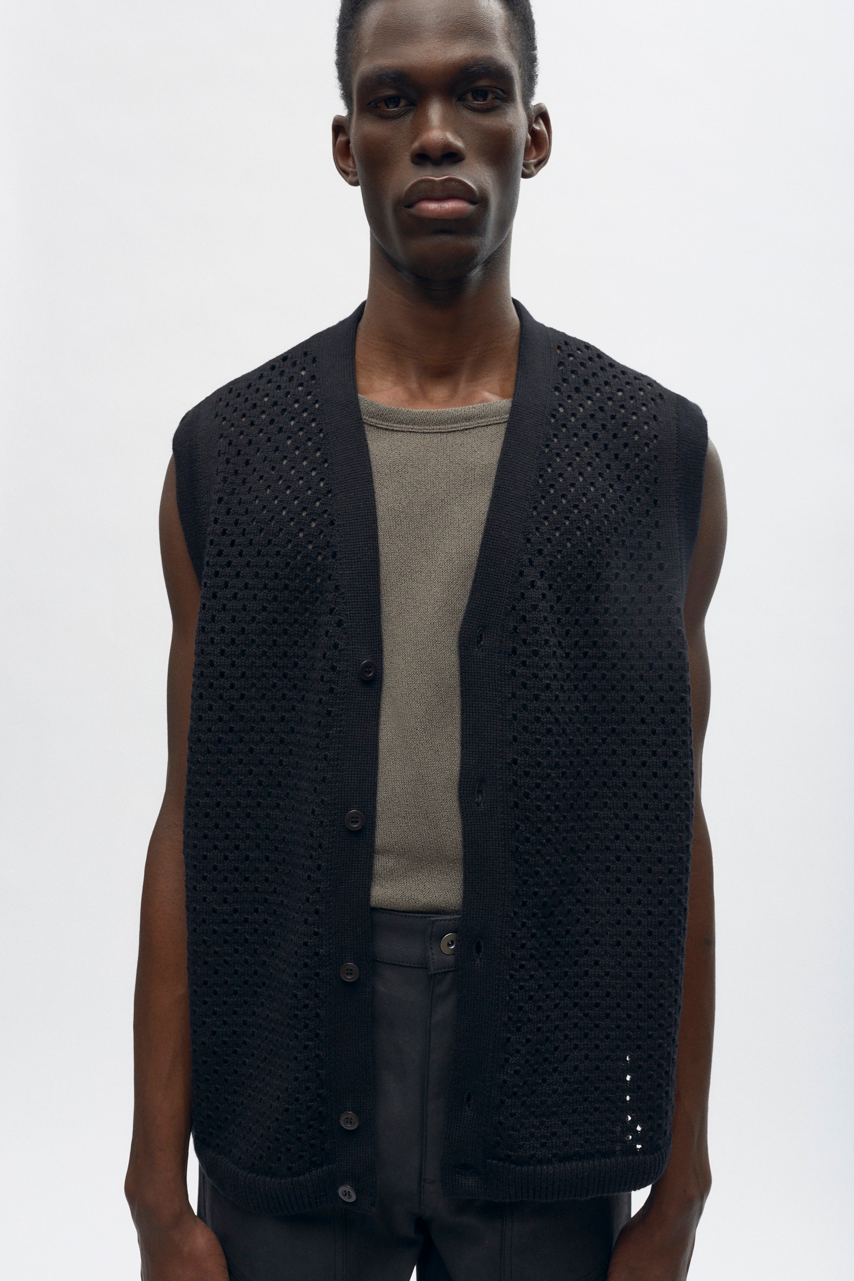 Mina Vest in Black