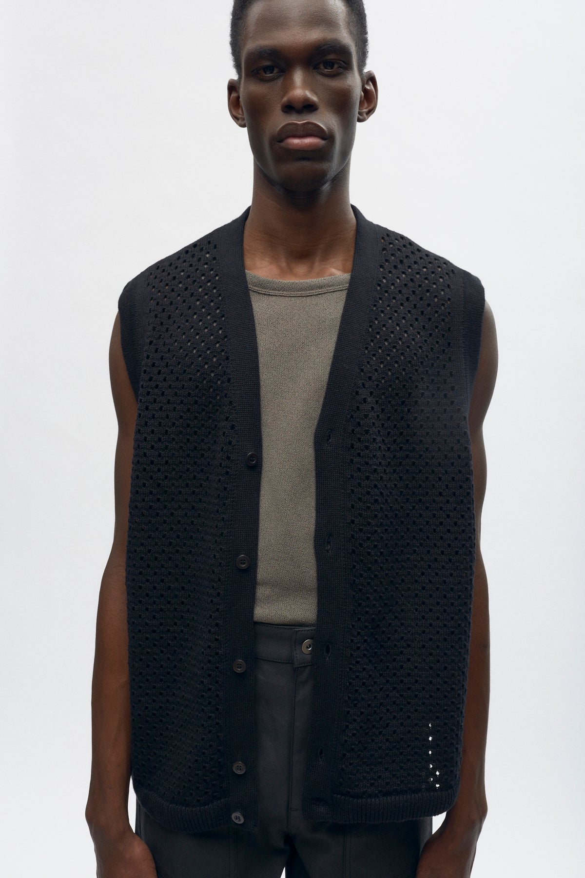 Mina Vest in Black