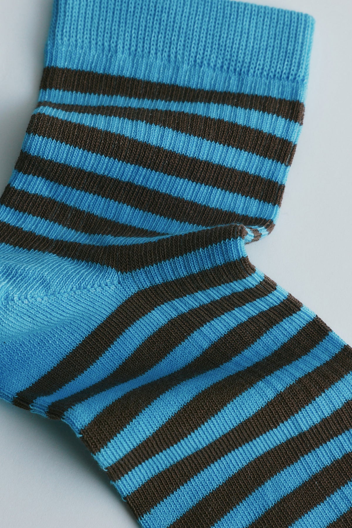 Chaussettes courtes à côtes en rayures azur/écorce
