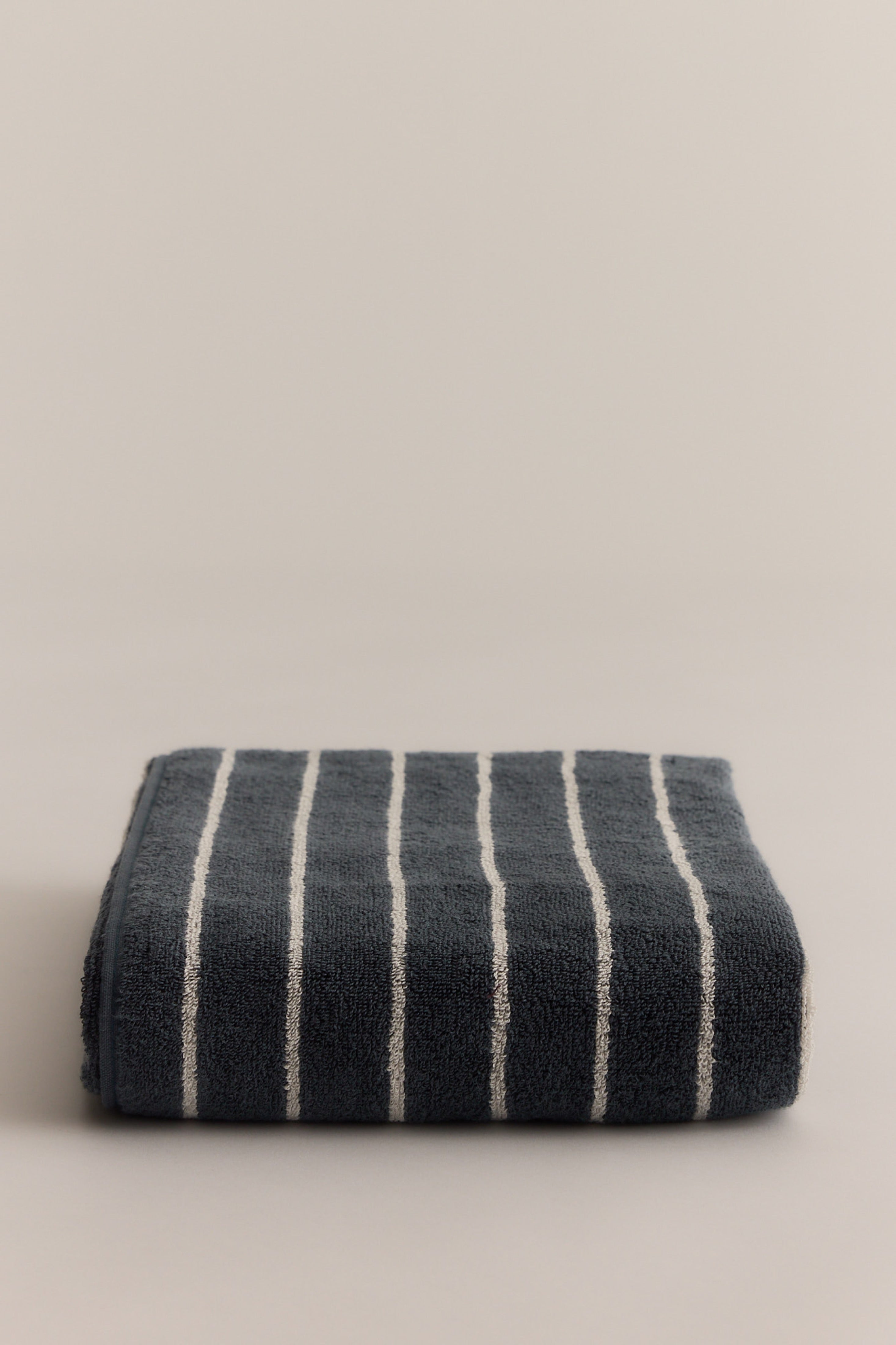 Egyptian Cotton Bath Sheet in Dark Slate/Aluminum