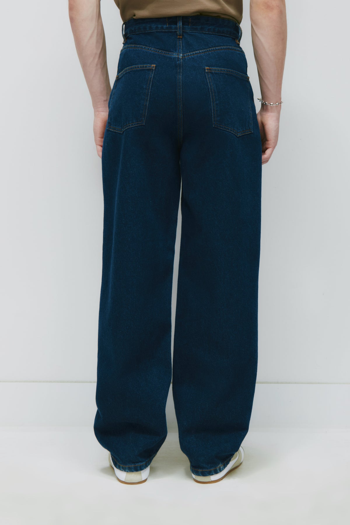 Antifit Denim in Dark Wash