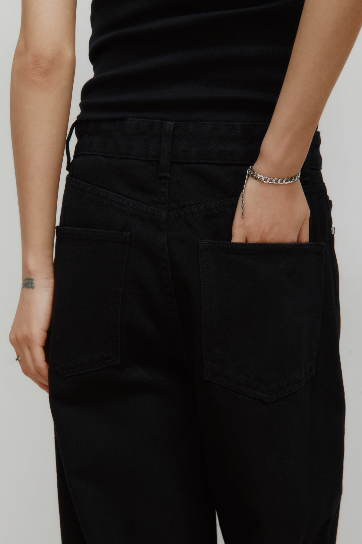 Antifit Denim in Black