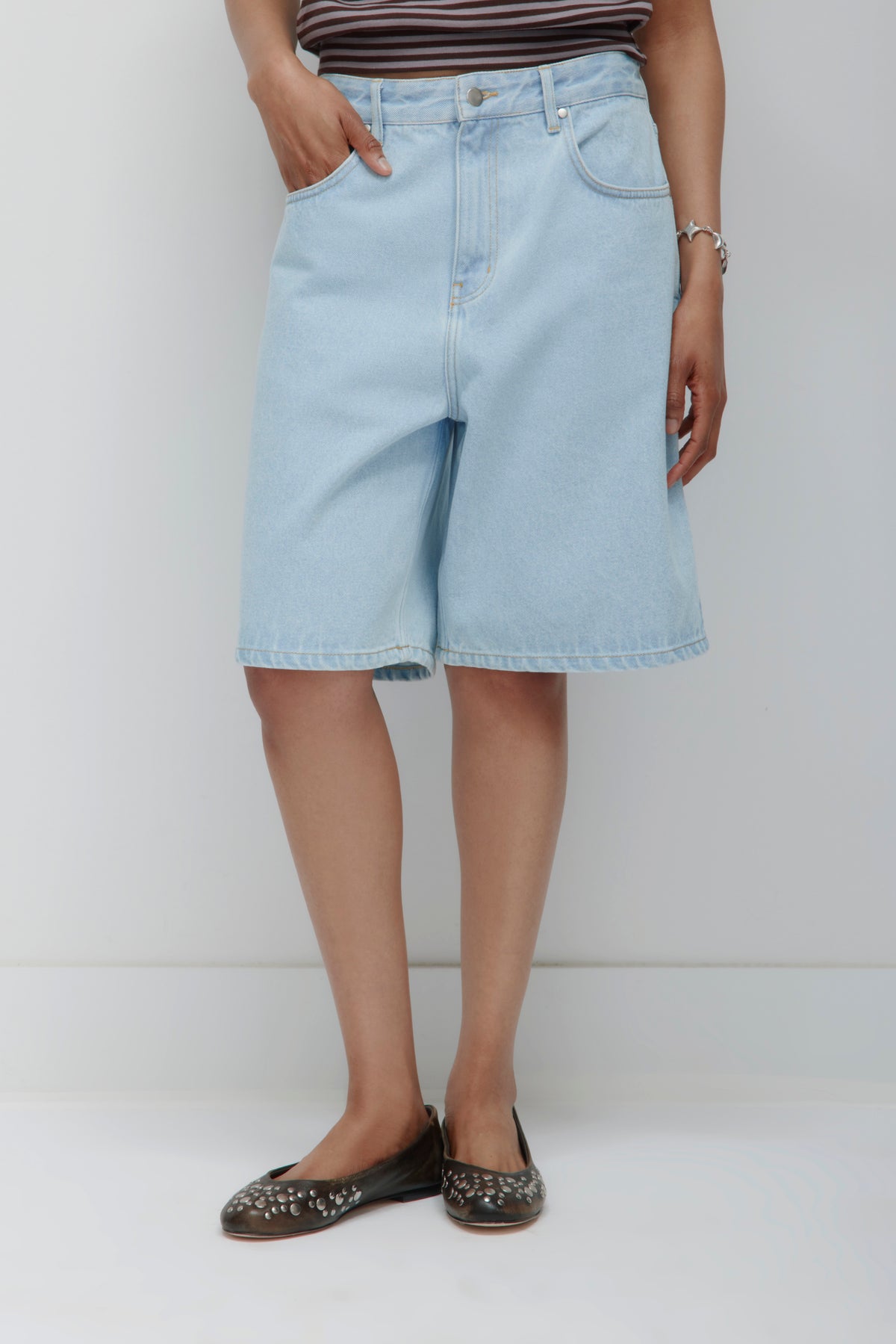 Antifit Denim Shorts in Light Wash