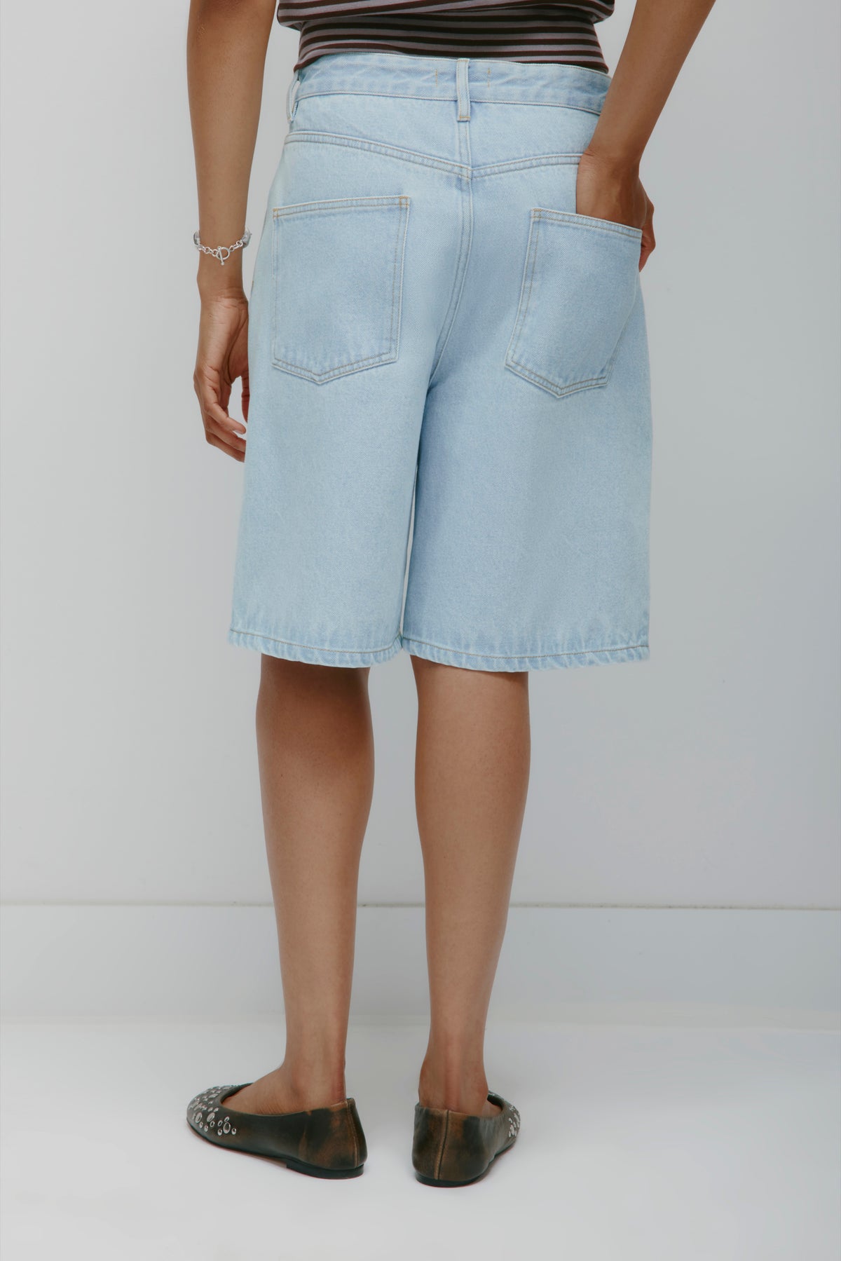 Antifit Denim Shorts in Light Wash