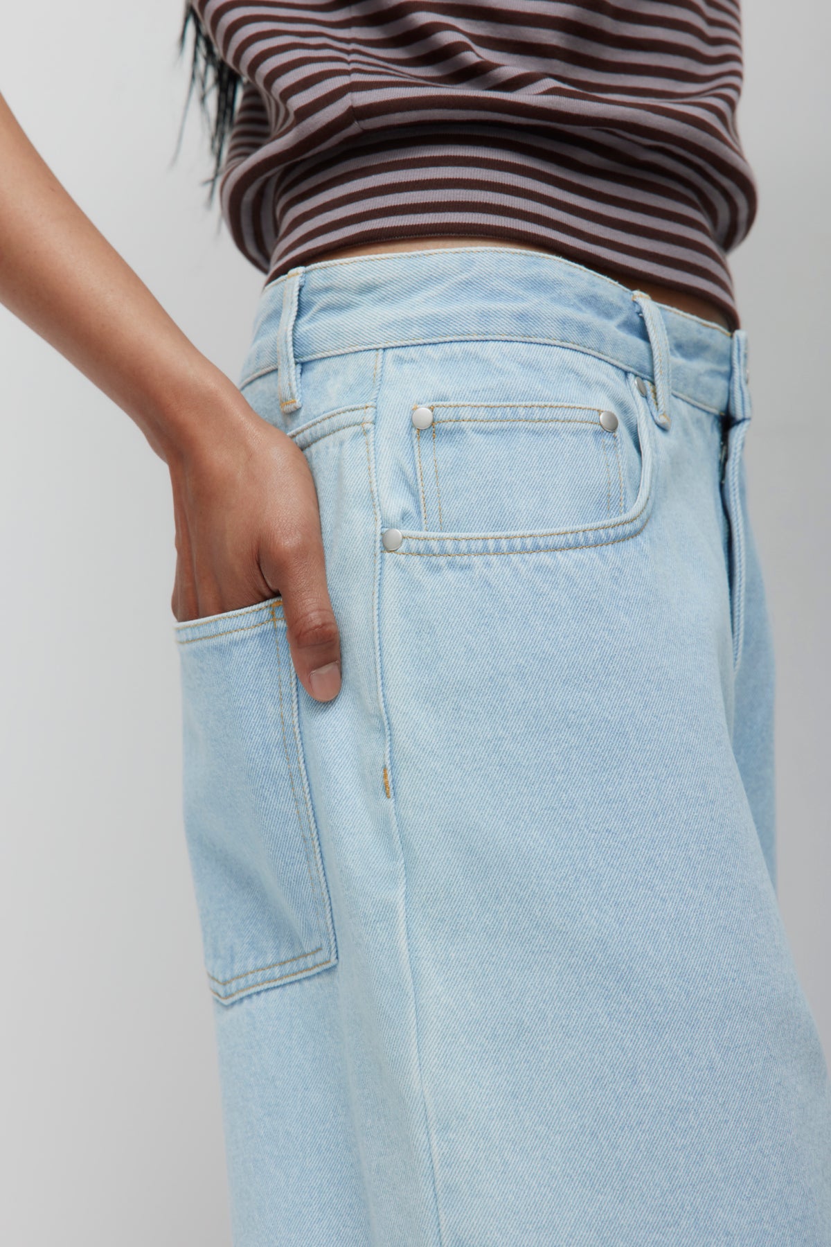 Antifit Denim Shorts in Light Wash