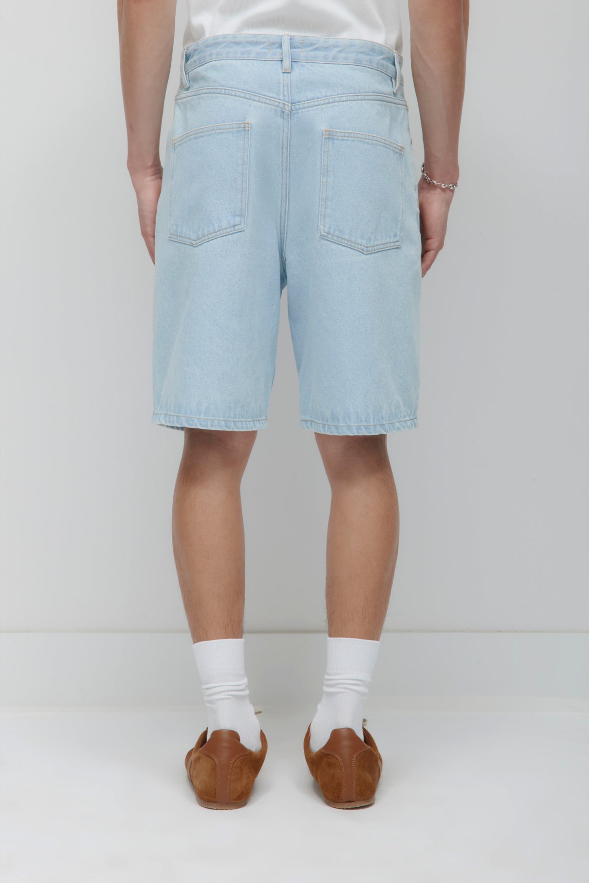 Antifit Denim Shorts in Light Wash