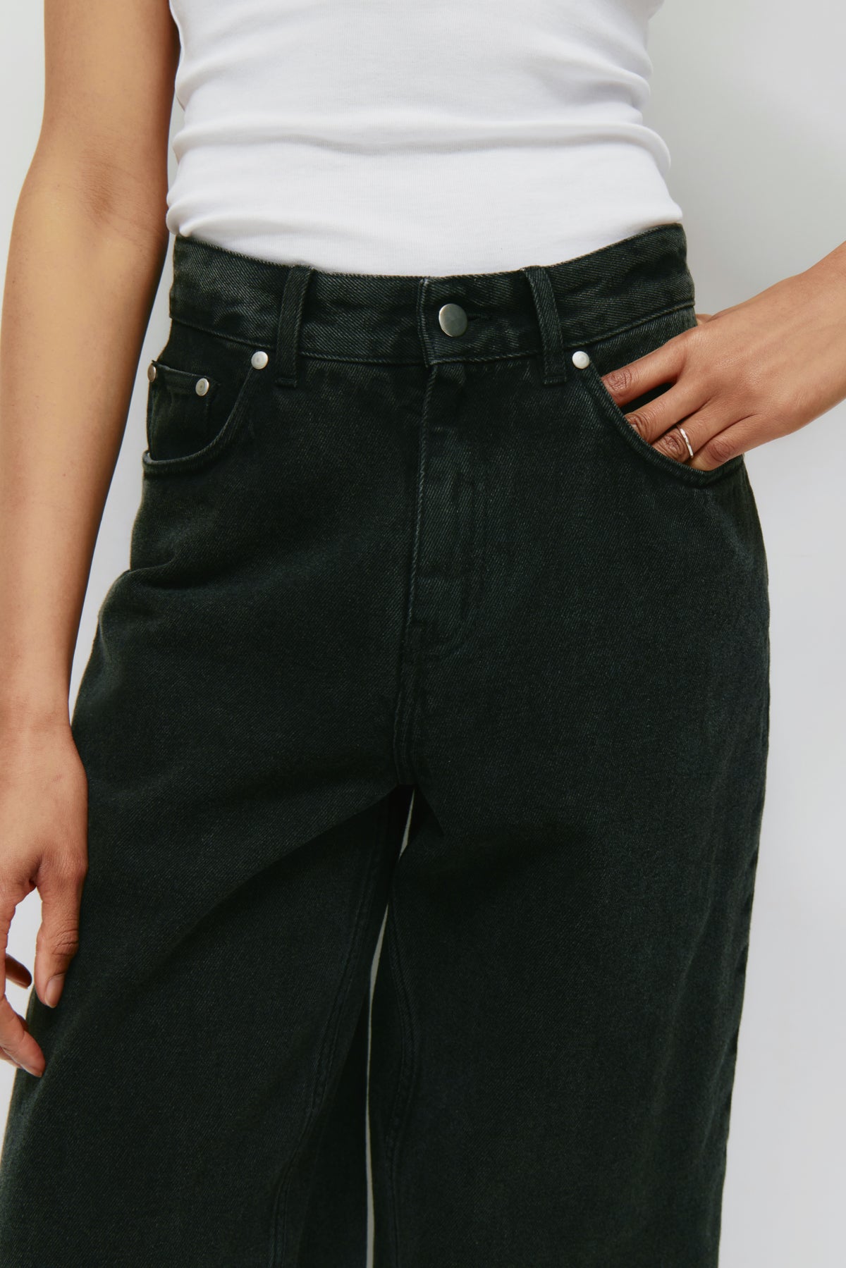 Antifit Denim in Washed Black