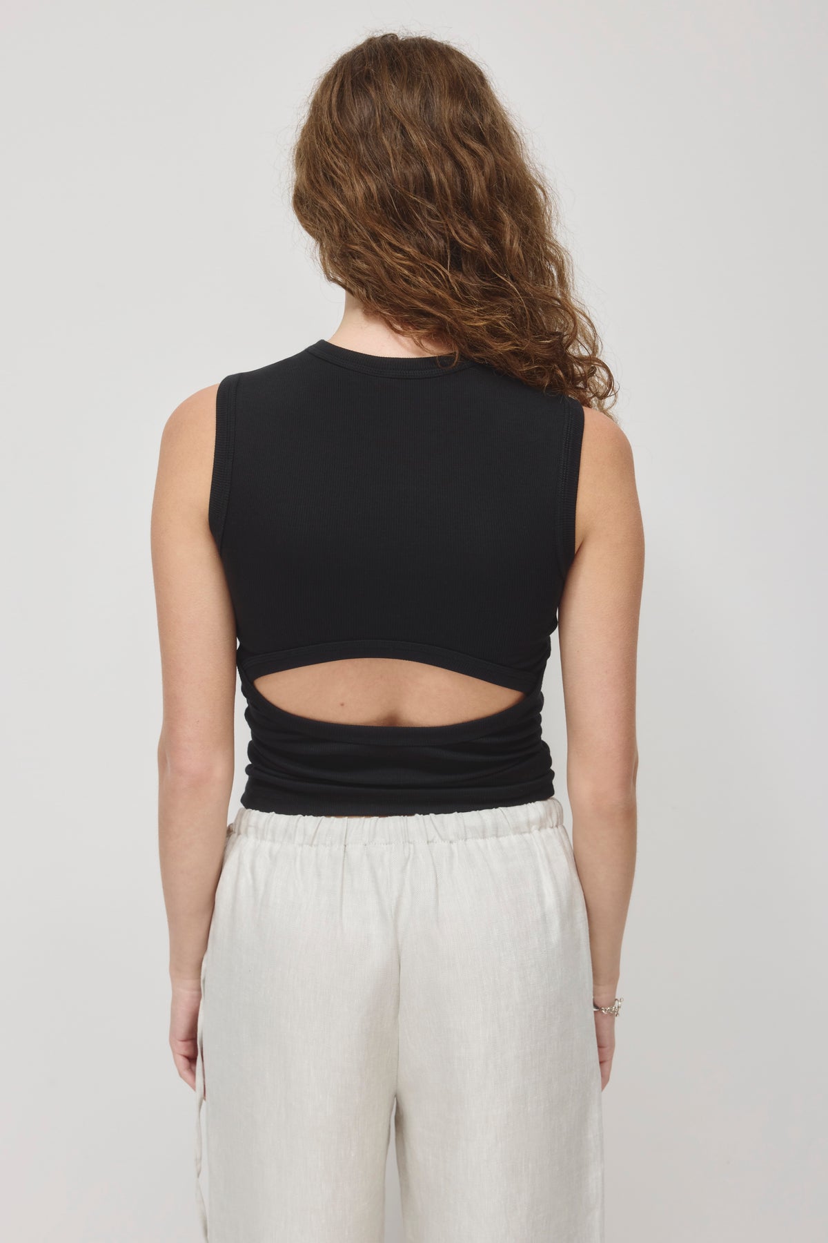 Women's Back Cutout Tank in Black