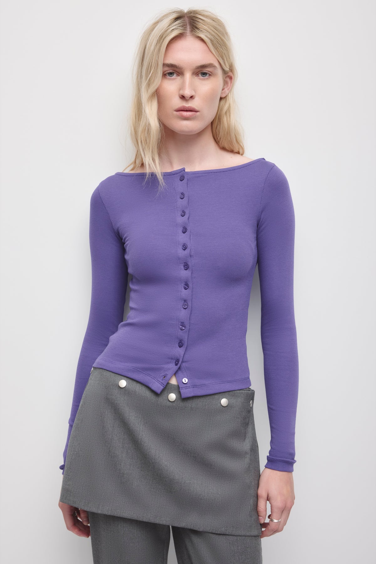 Model is 5'9" and is wearing a size XS.