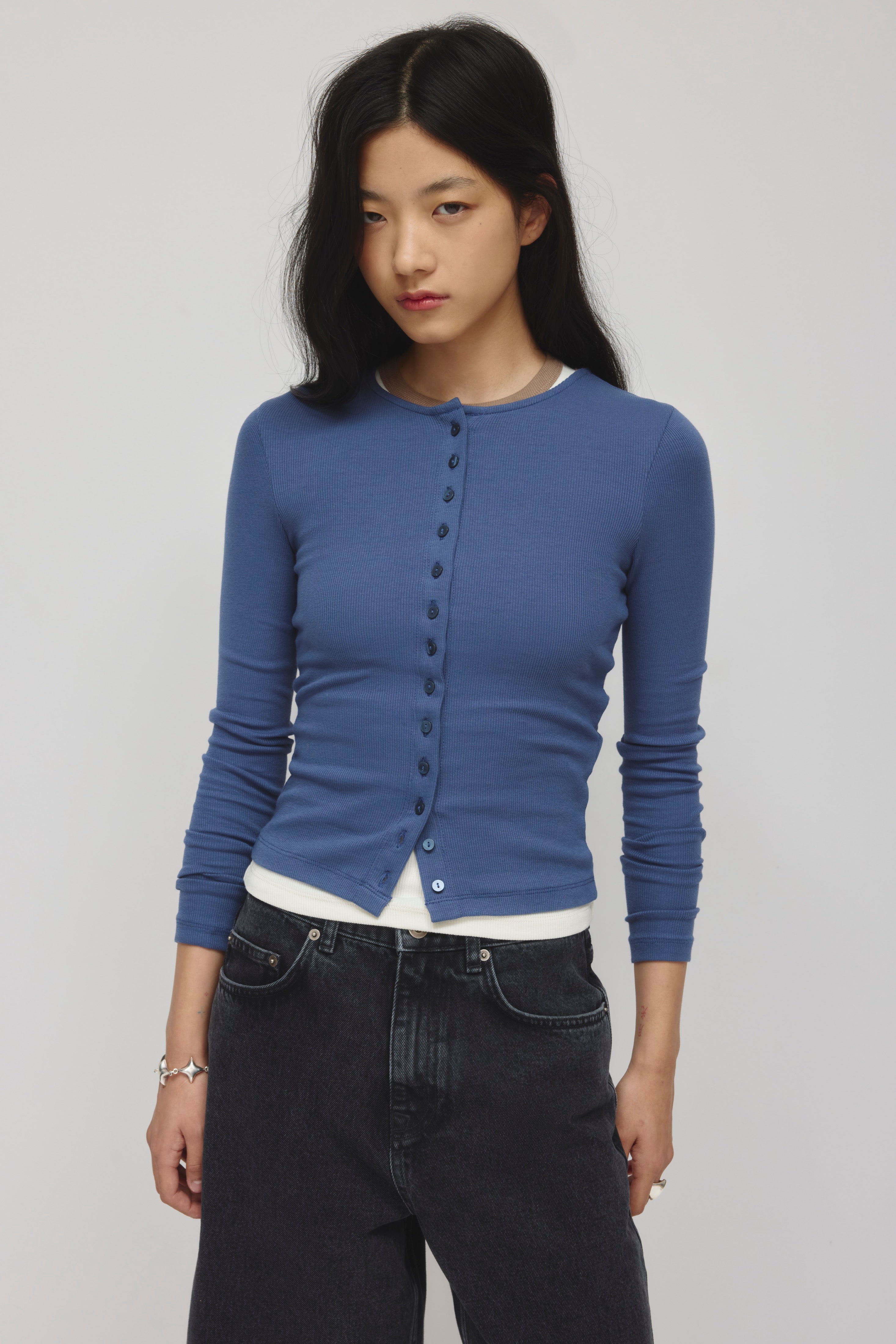 Cardigan à col ras du cou pour femmes en indigo foncé