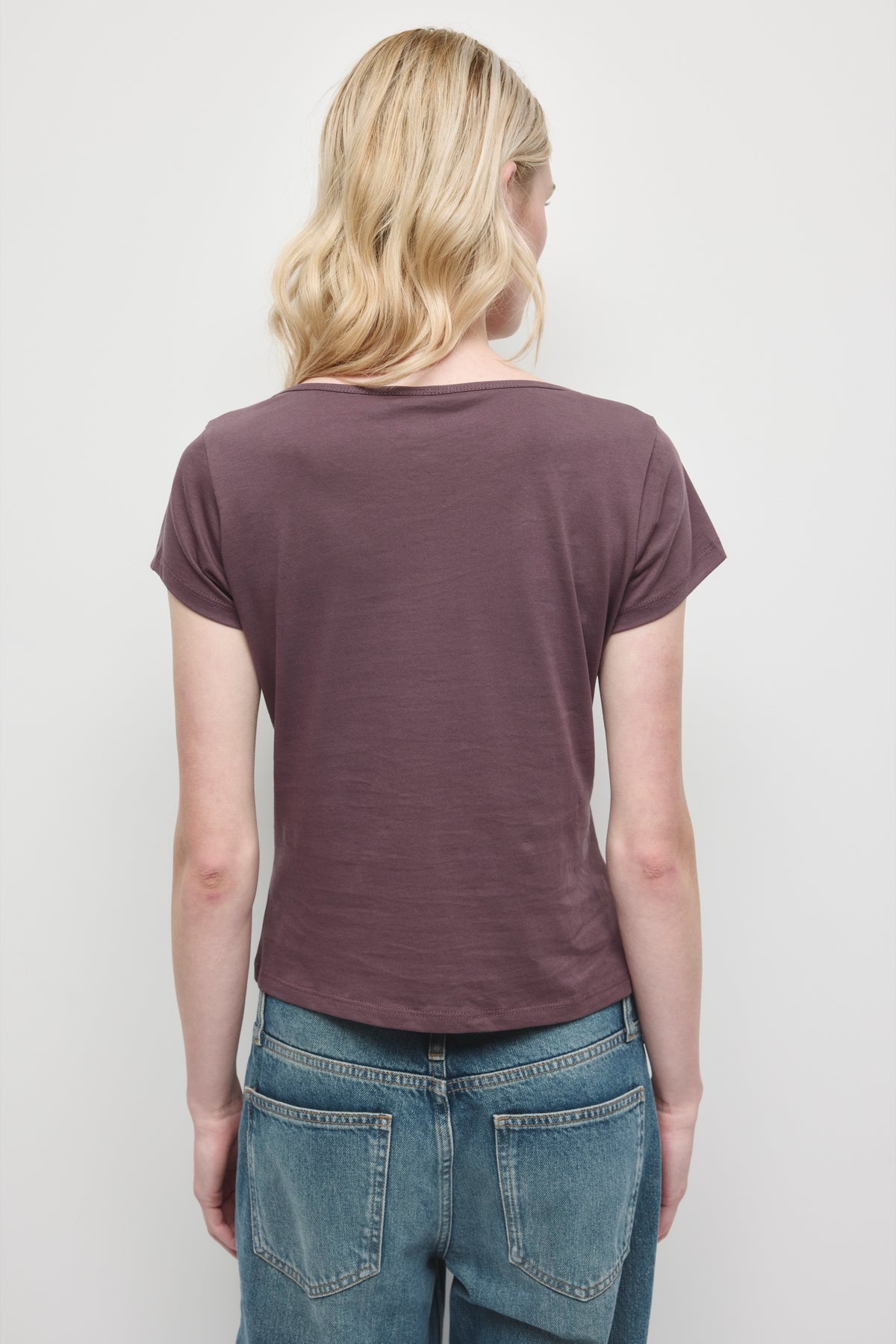 T-shirt col rond essentiel pour femme en raisin sec