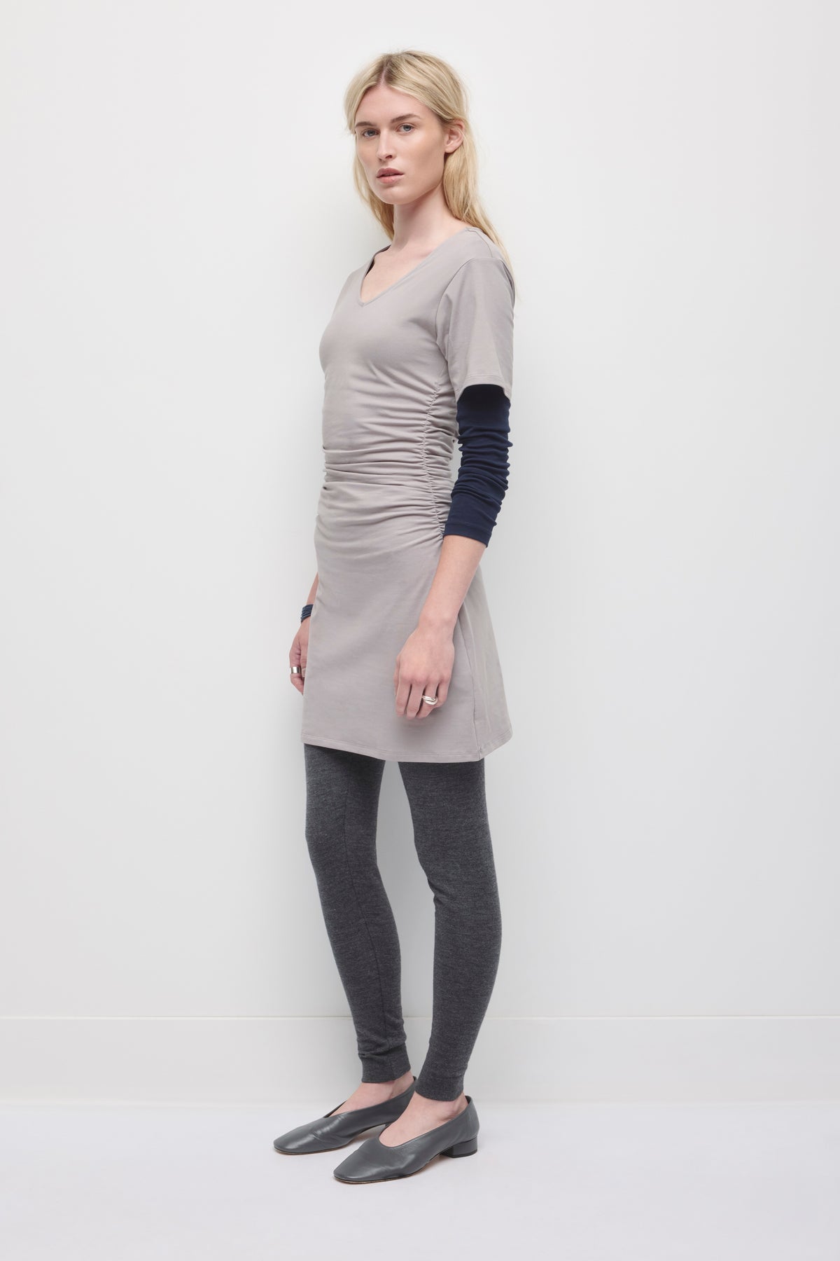 Robe col V Ghina pour femme en gypsum