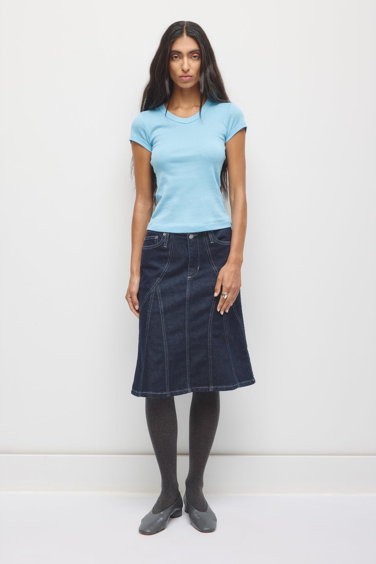 T-shirt à col en V haut pour femmes en azur