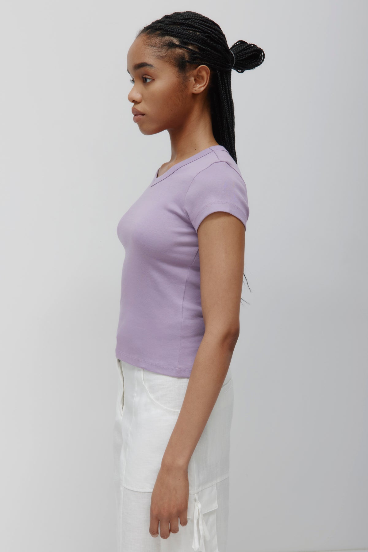 T-shirt à col en V haut pour femmes en mauve