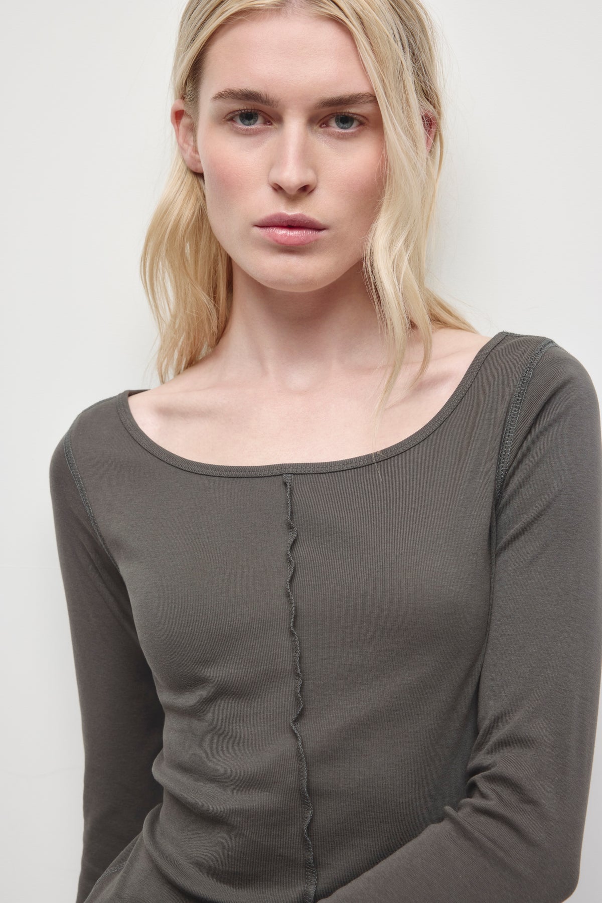 Women's Jana Longsleeve in Charcoal