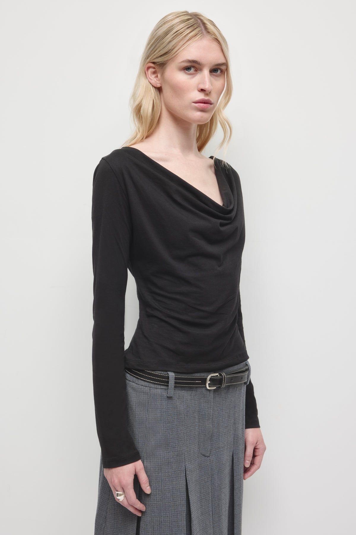 Women's Lina Cowl Neck Longsleeve in Black