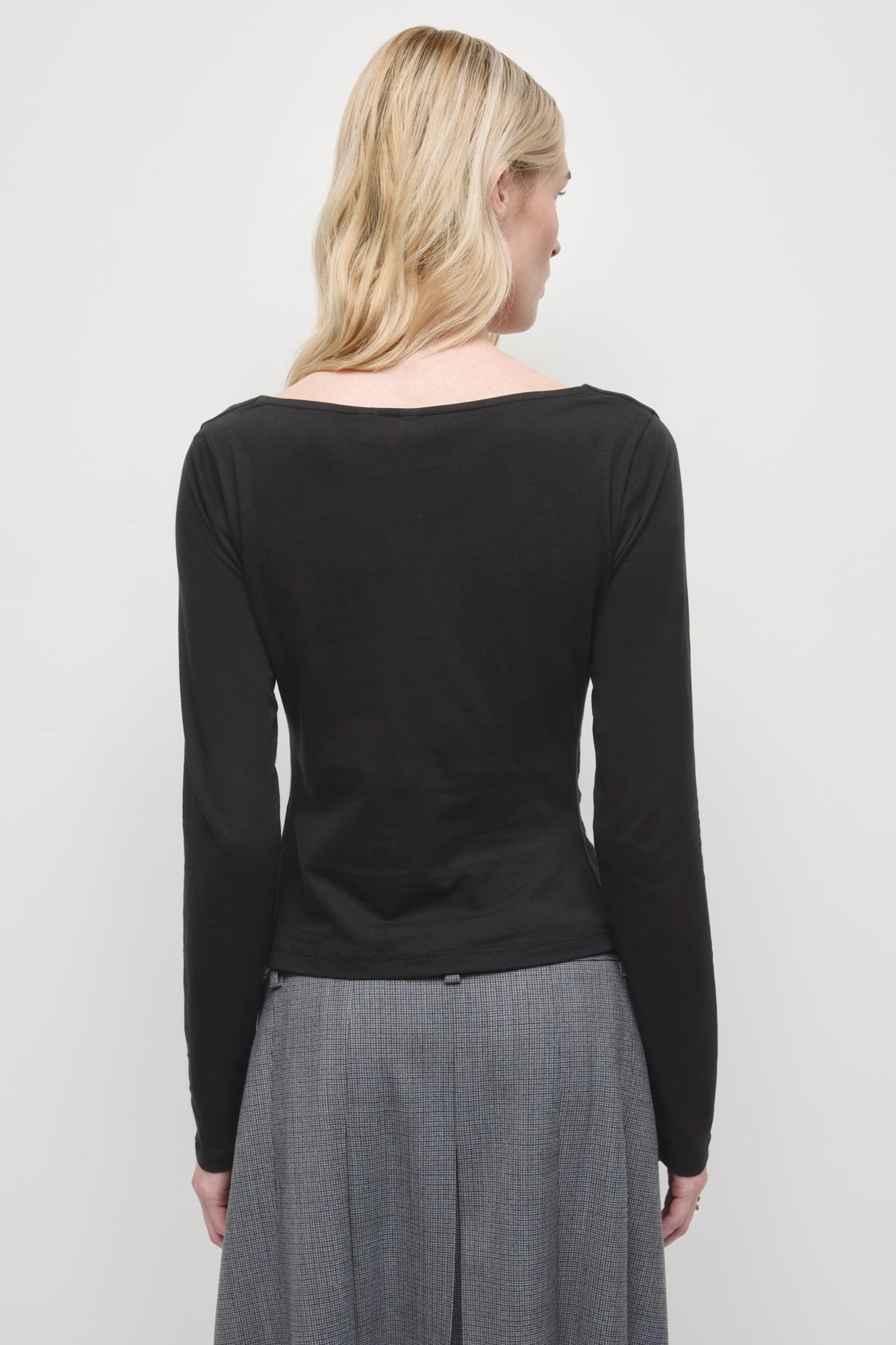 Women's Lina Cowl Neck Longsleeve in Black