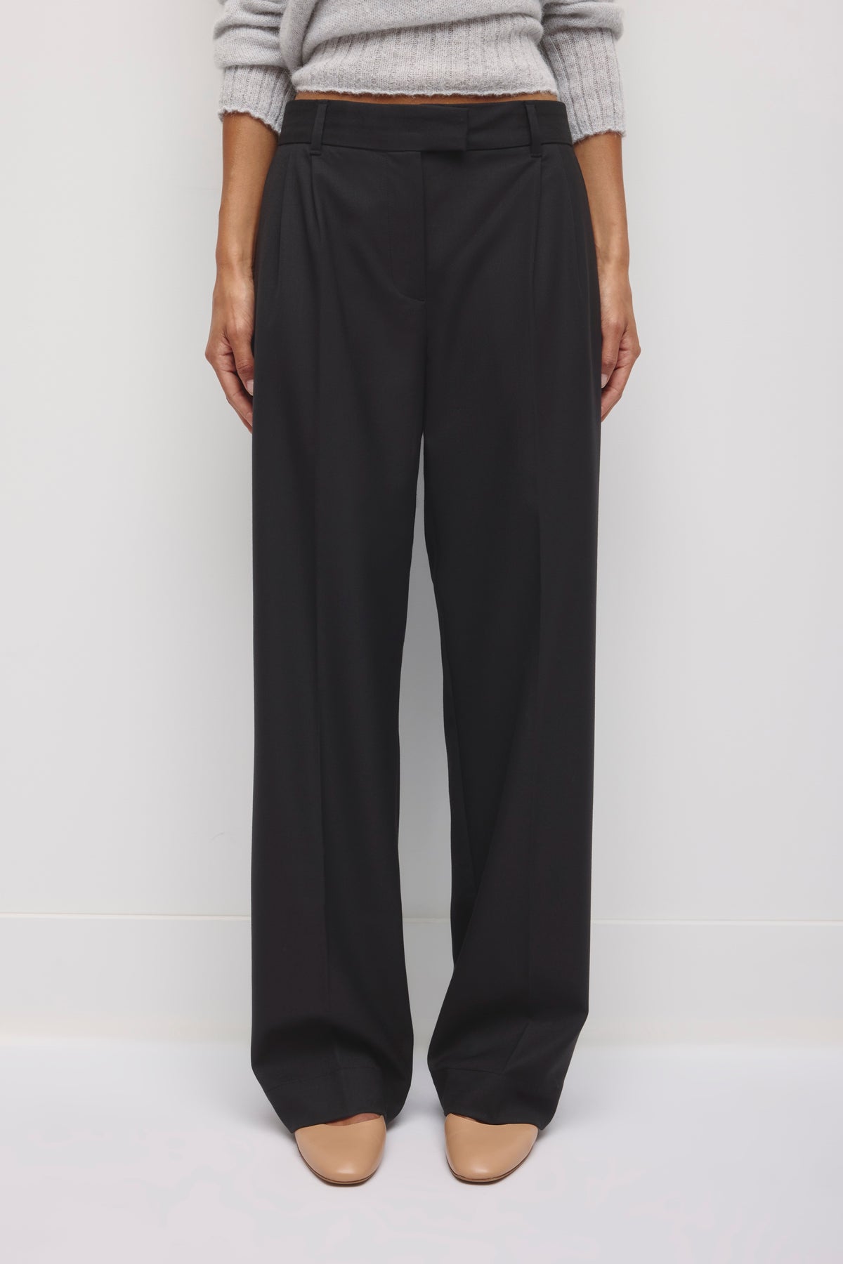 Women's Low Rise Pleated Trouser in Black