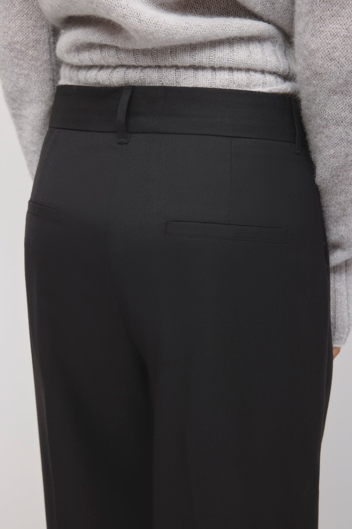 Women's Low Rise Pleated Trouser in Black