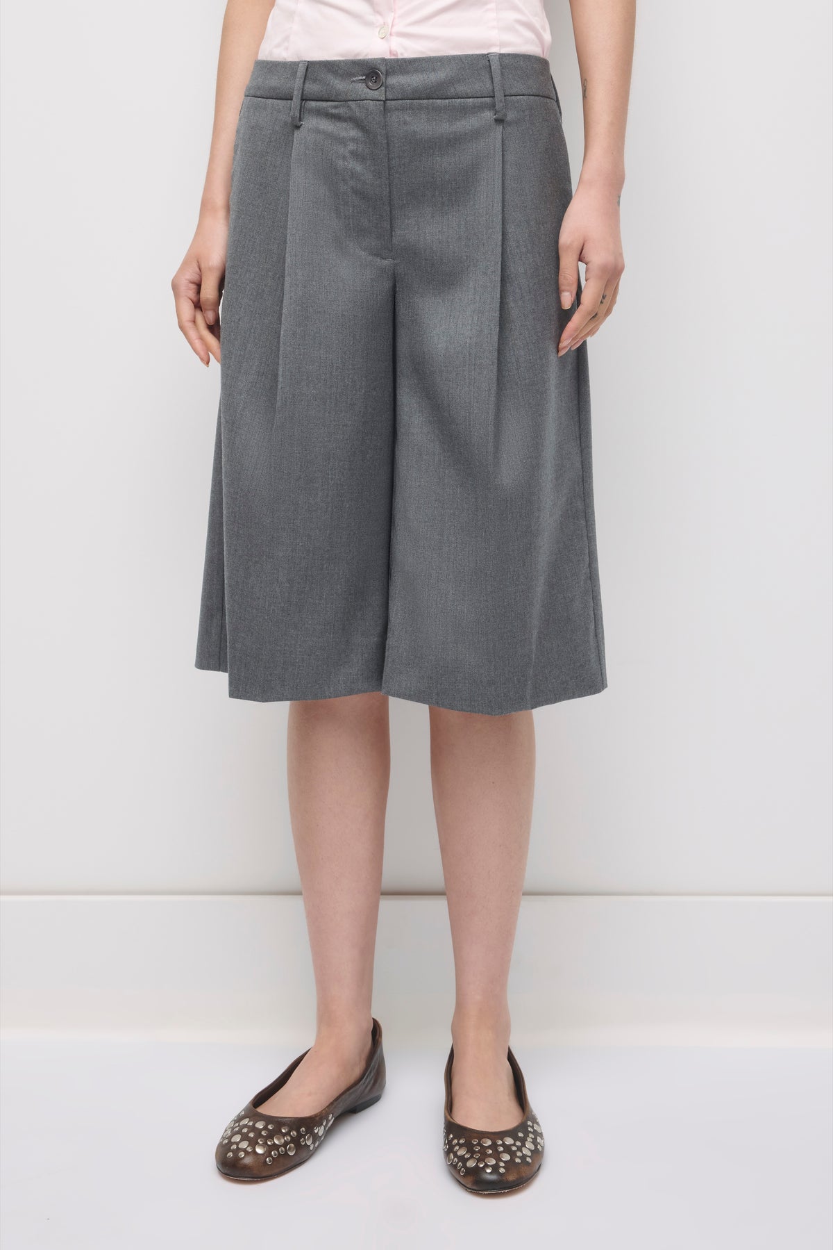 Women's Low Rise Trouser Short in Charcoal Mix
