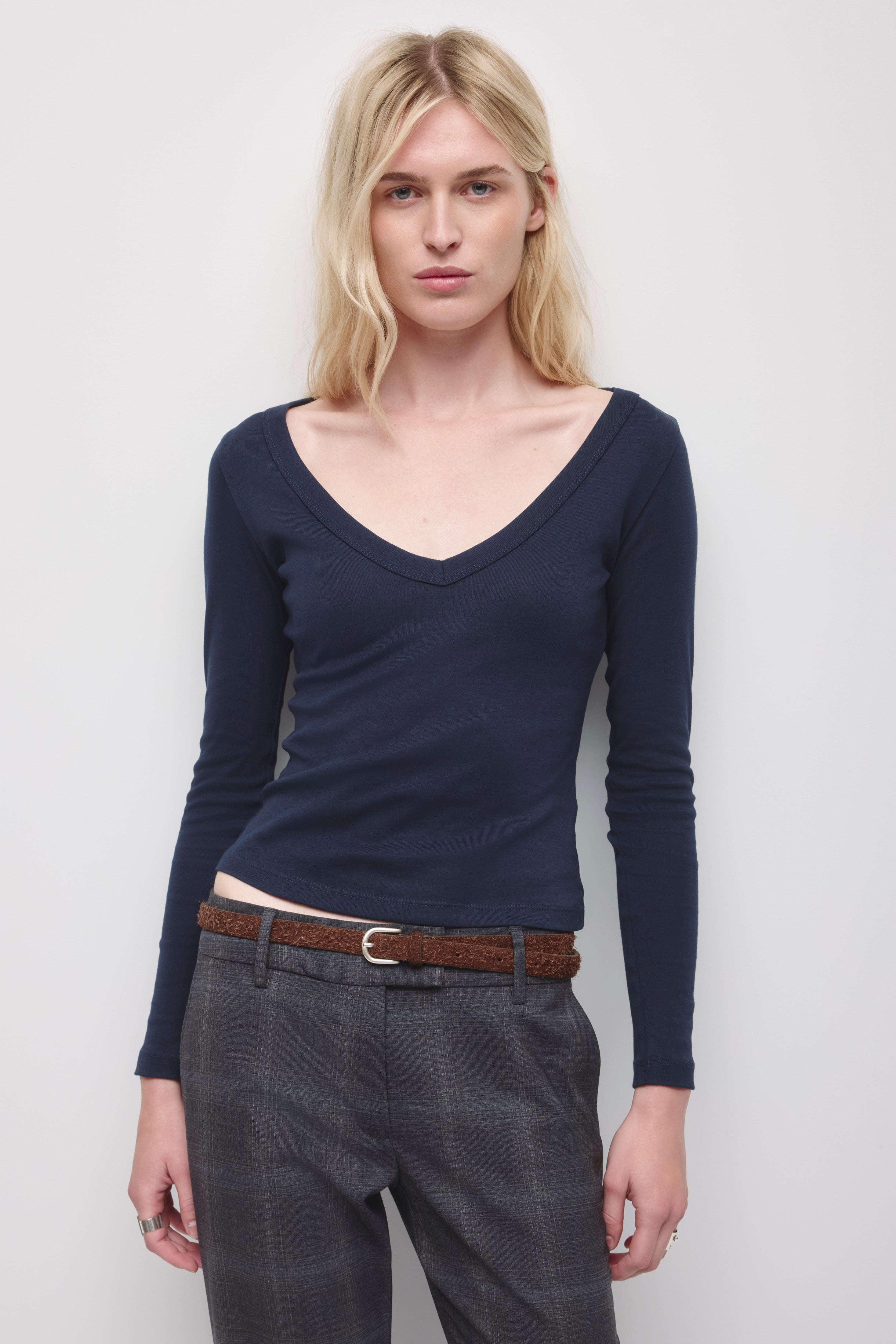 T-shirt manches longues col V profond pour femme en océan profond