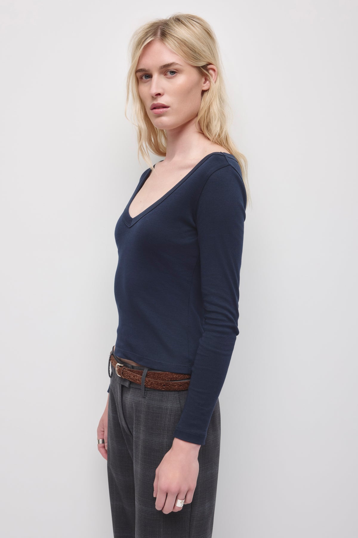 T-shirt manches longues col V profond pour femme en océan profond