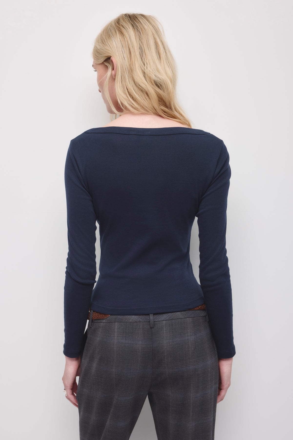 T-shirt manches longues col V profond pour femme en océan profond