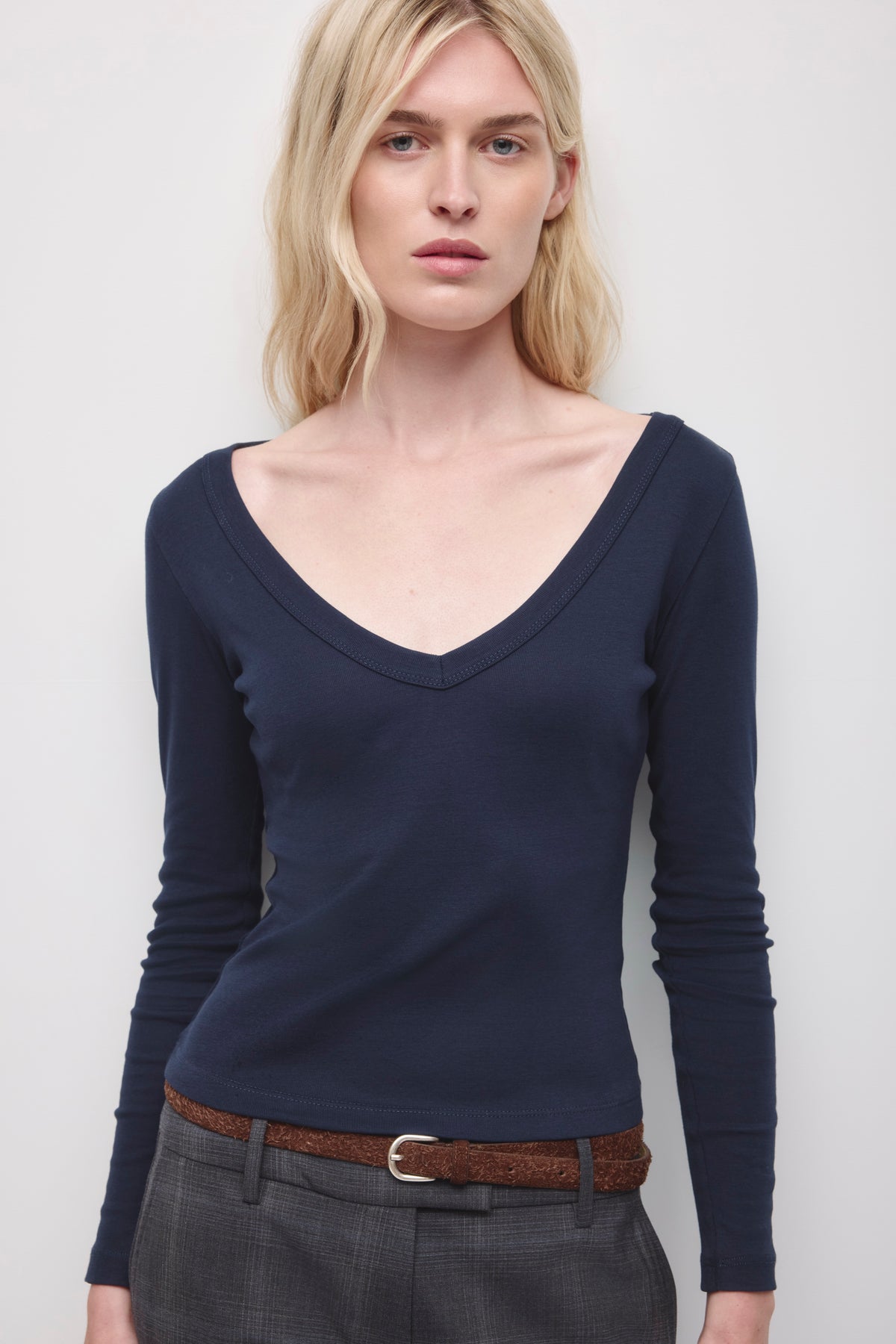T-shirt manches longues col V profond pour femme en océan profond