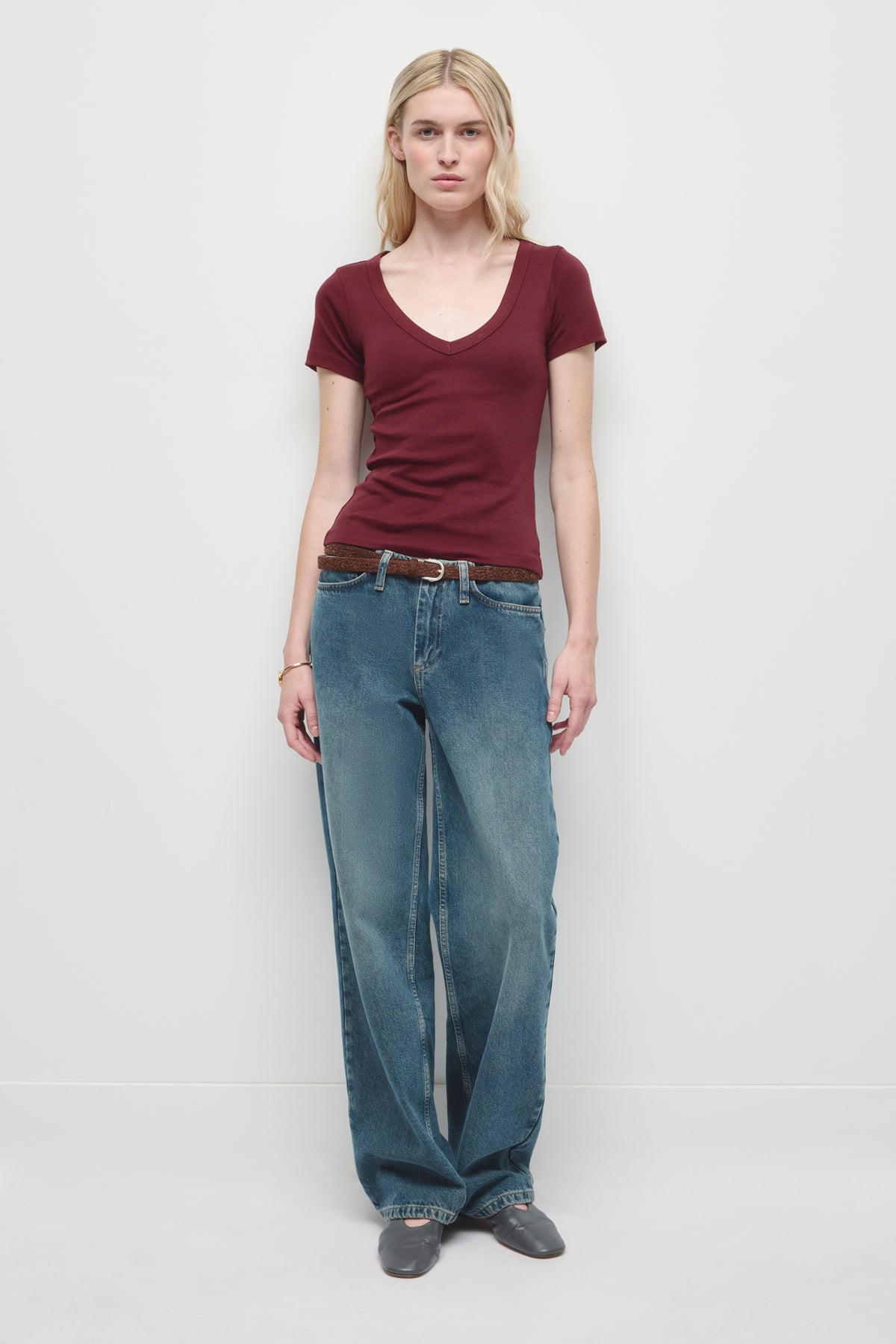 Women's Low V-neck Tee in Tawny Port