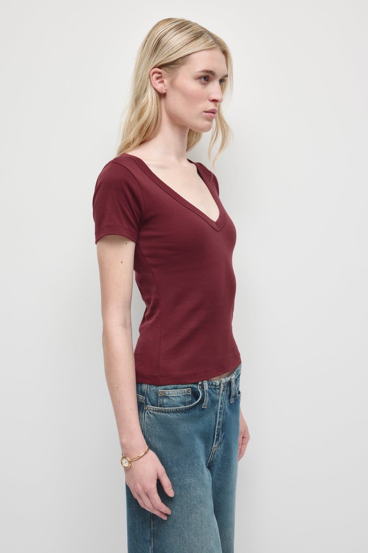 Women's Low V-neck Tee in Tawny Port