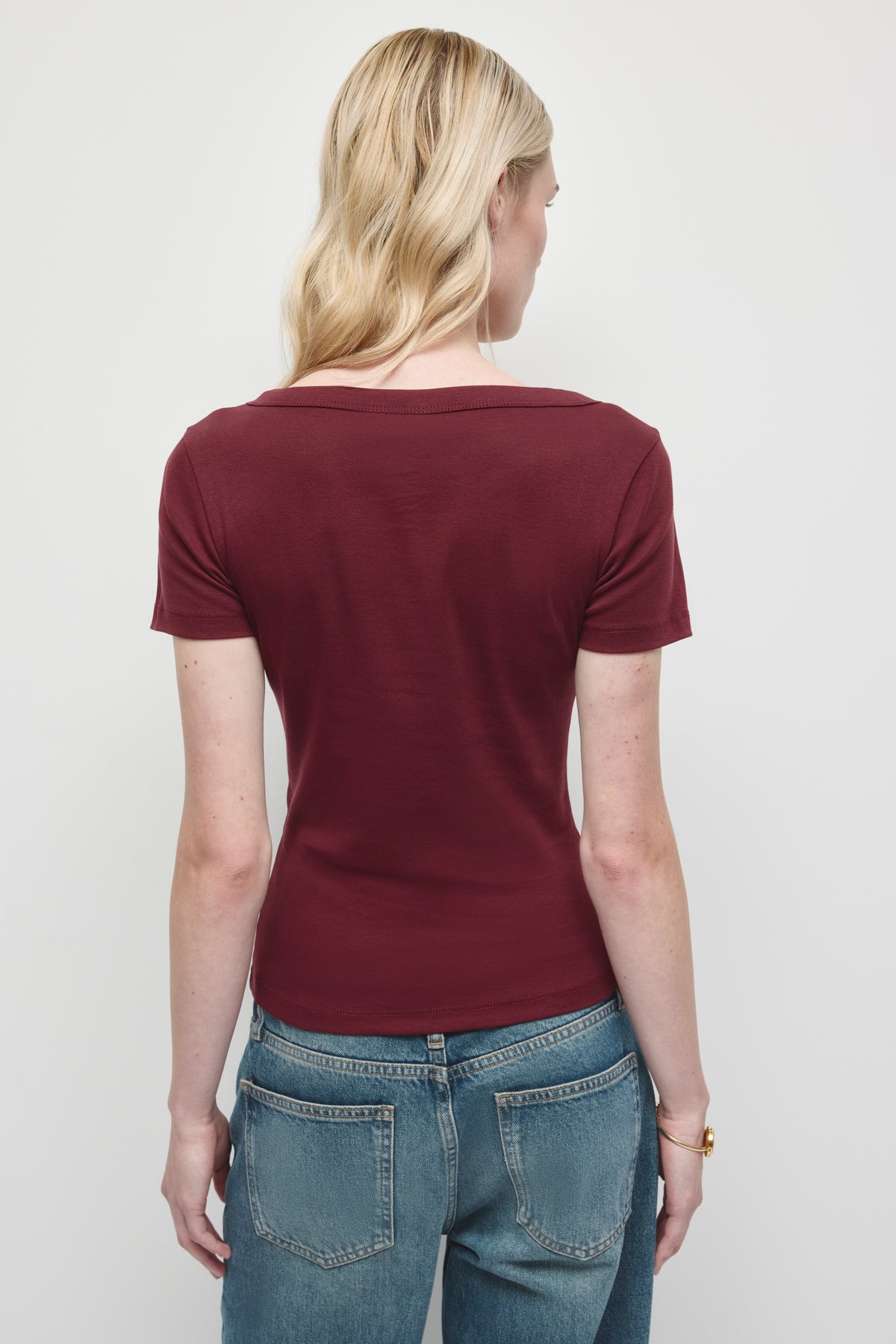 Women's Low V-neck Tee in Tawny Port