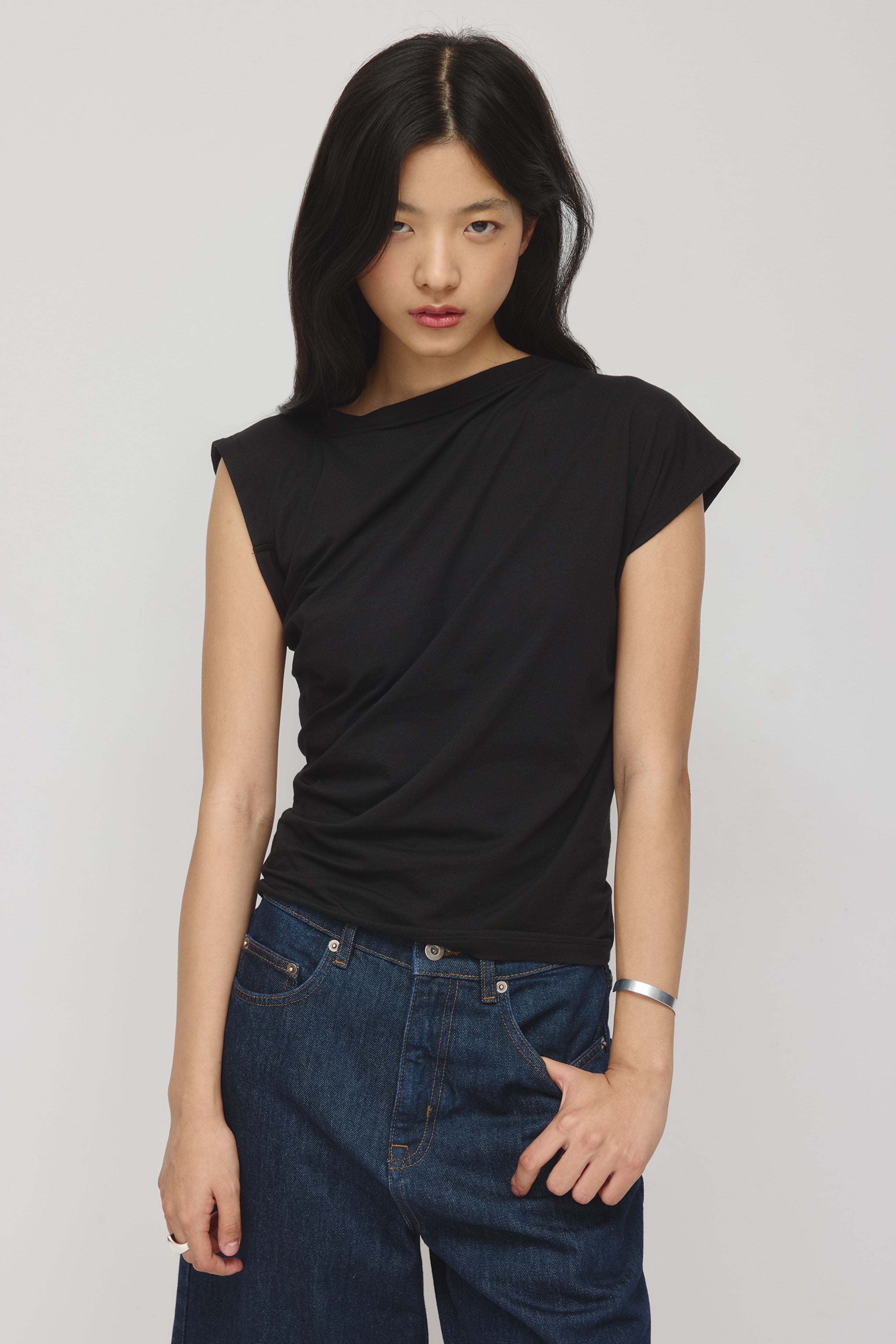 T-shirt Mina Twisted pour femme en noir
