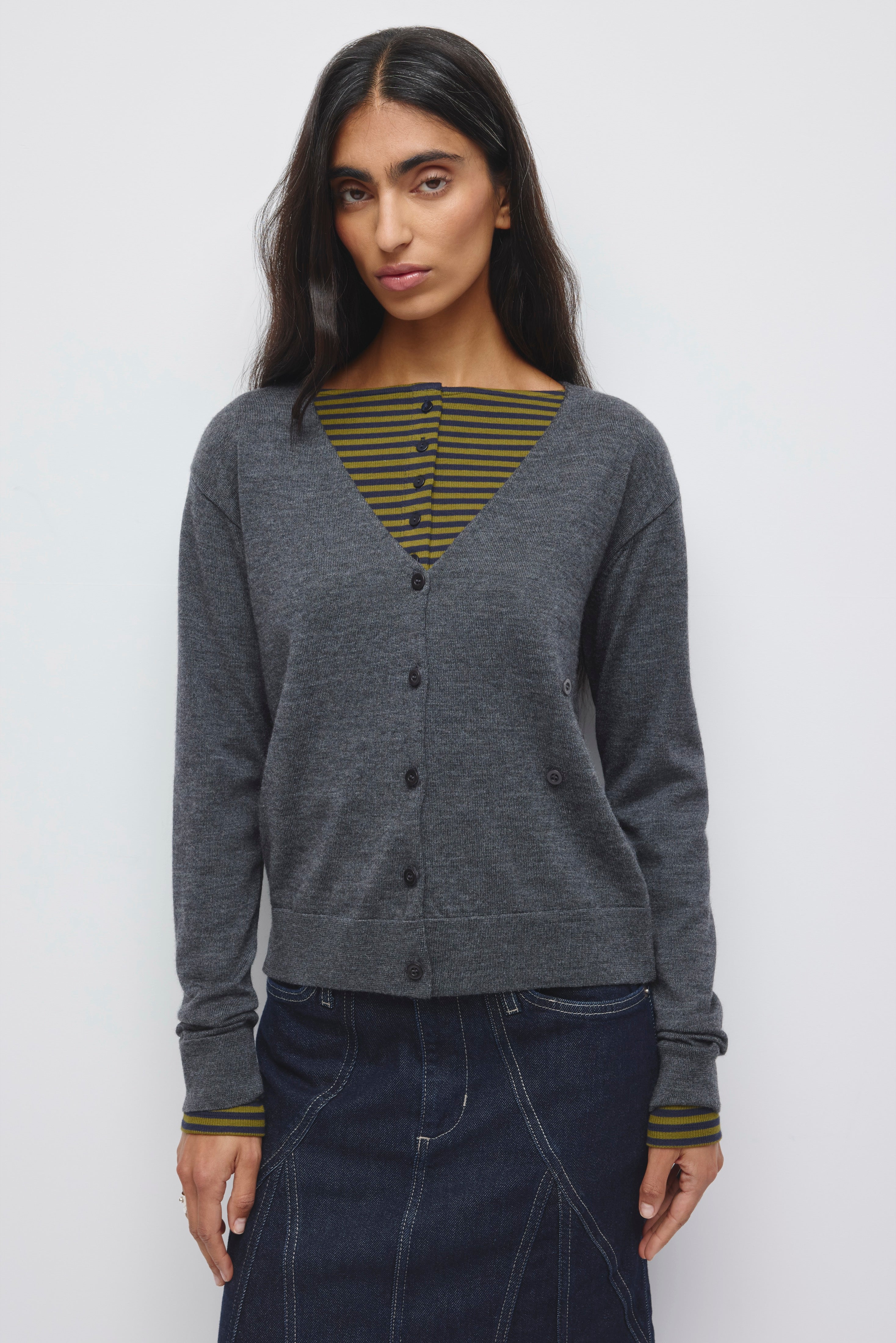 Cardigan Mona en laine mérinos pour femmes en charcoal Melange