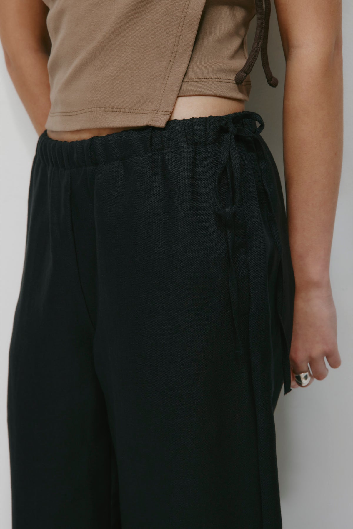 Pantalon à nouer en lin Persea pour femme en noir