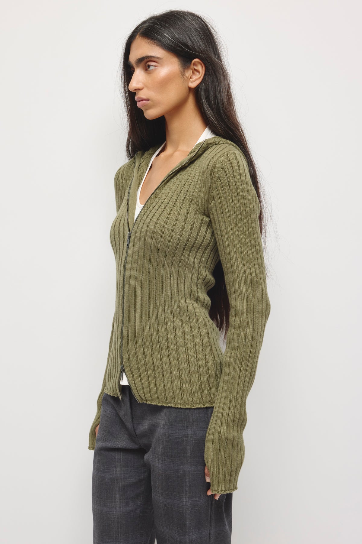 Pull à Capuche Zippé Côtelé Allongé Femme en olive Poussiéreux