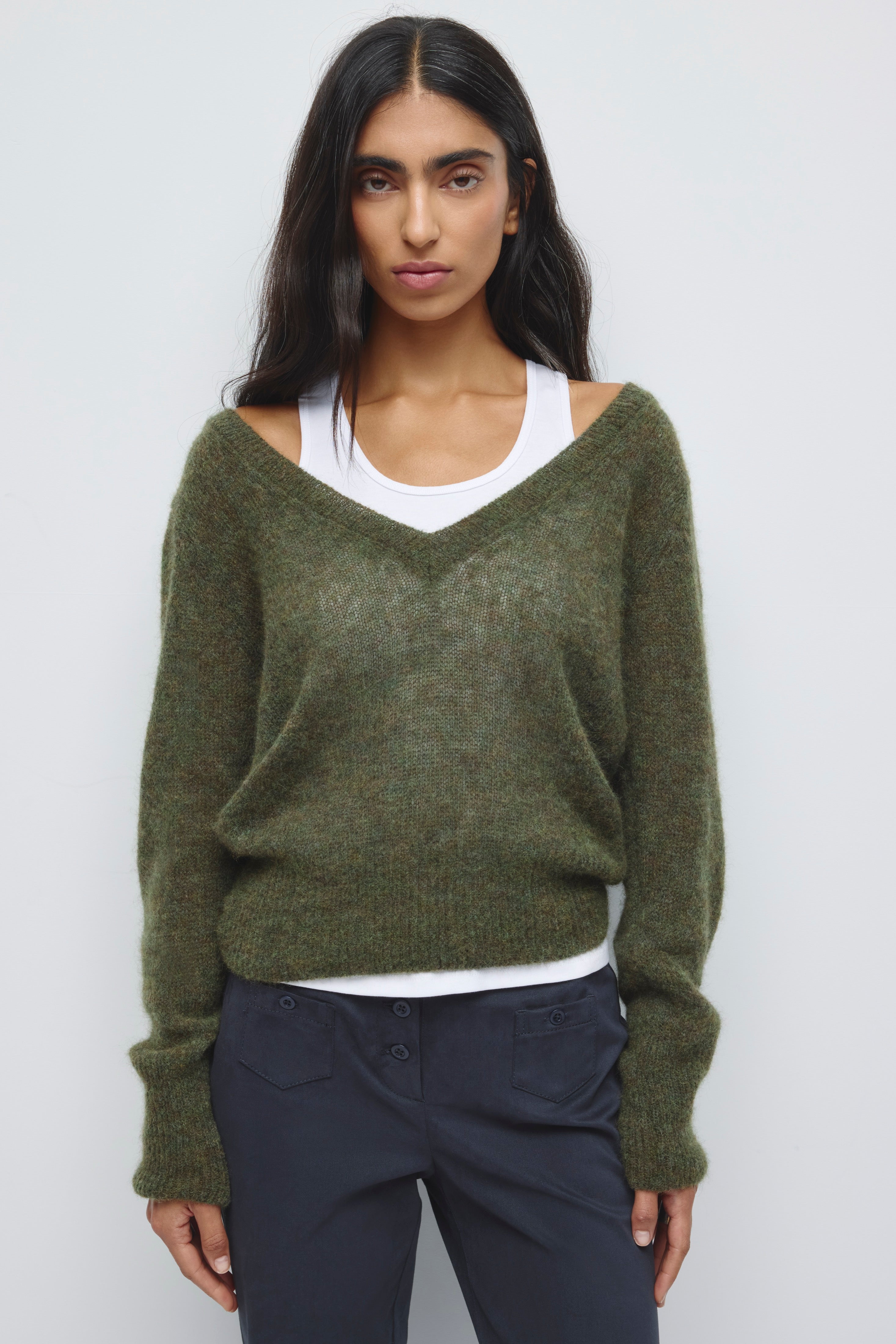 Women's Ruya Low V-neck Sweater in Olive