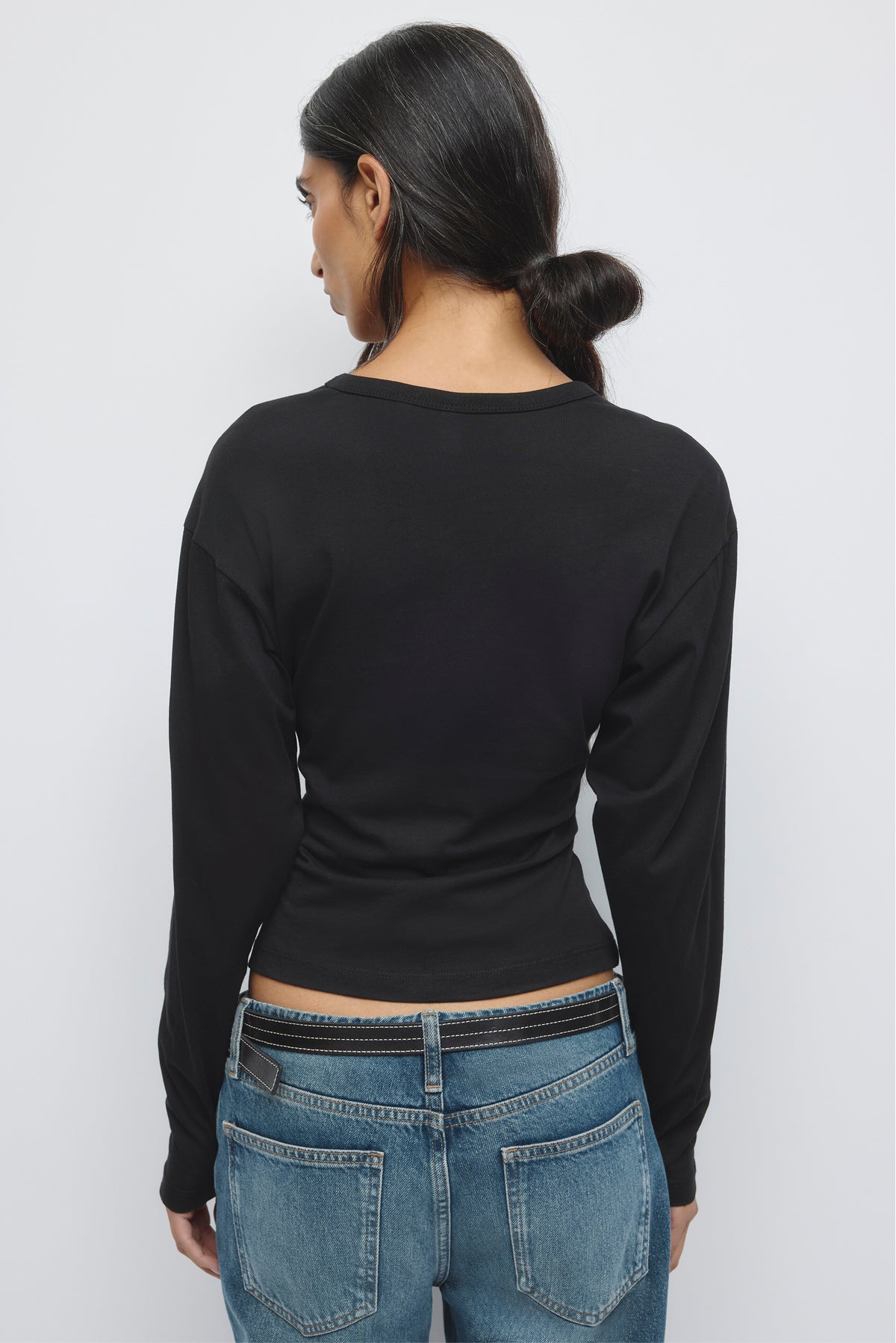 Women's Shaped Henley Longsleeve in Black