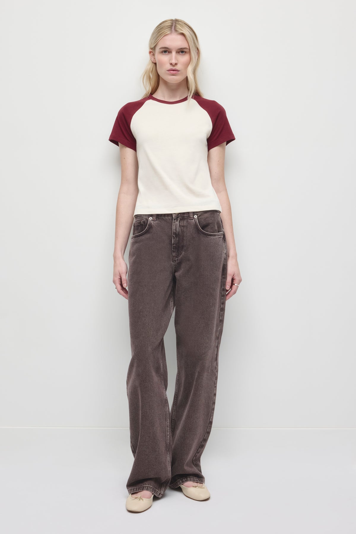 Women's Shrunken Varsity Tee in Birch/Tawny Port