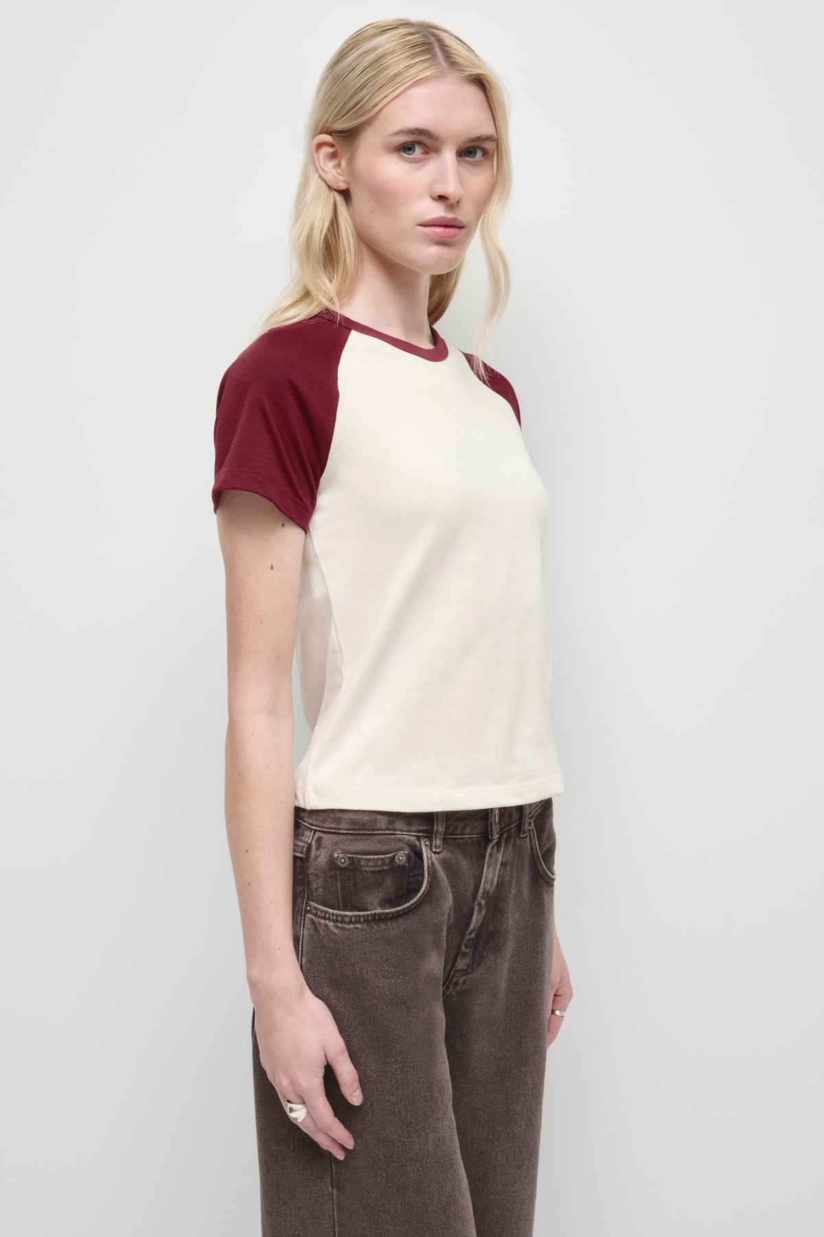 Women's Shrunken Varsity Tee in Birch/Tawny Port