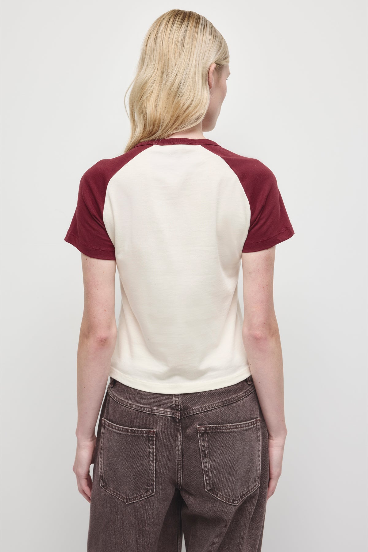 Women's Shrunken Varsity Tee in Birch/Tawny Port