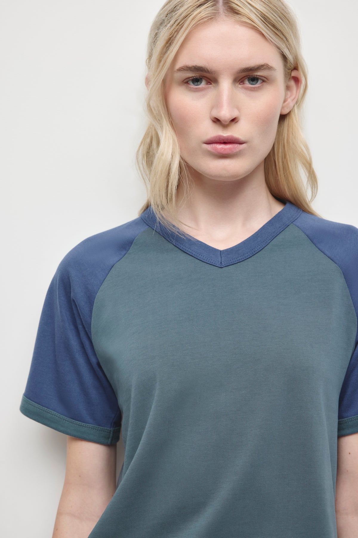 Women's Varsity V-neck Tee in Dark Slate/Dark Indigo