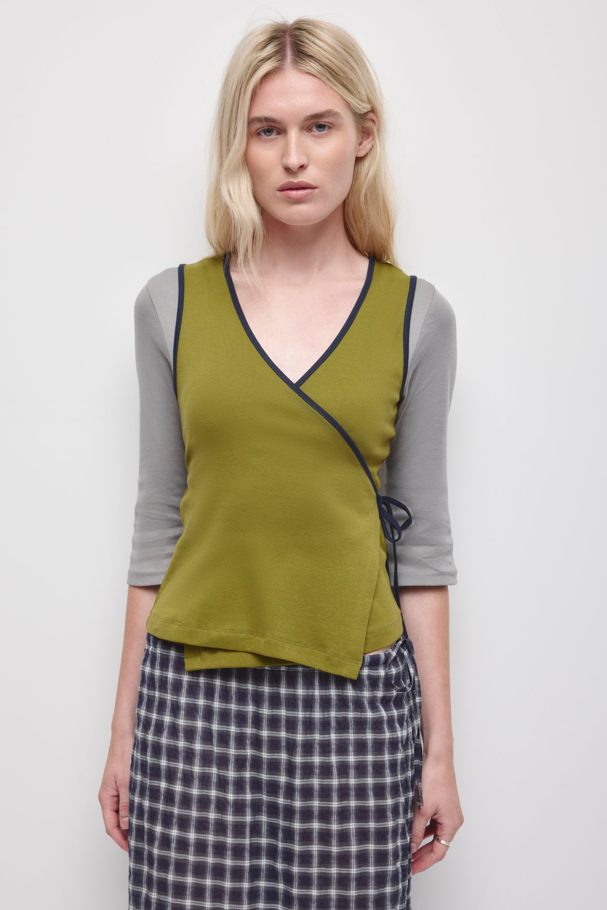 Model is 5'9" and is wearing a size XS.