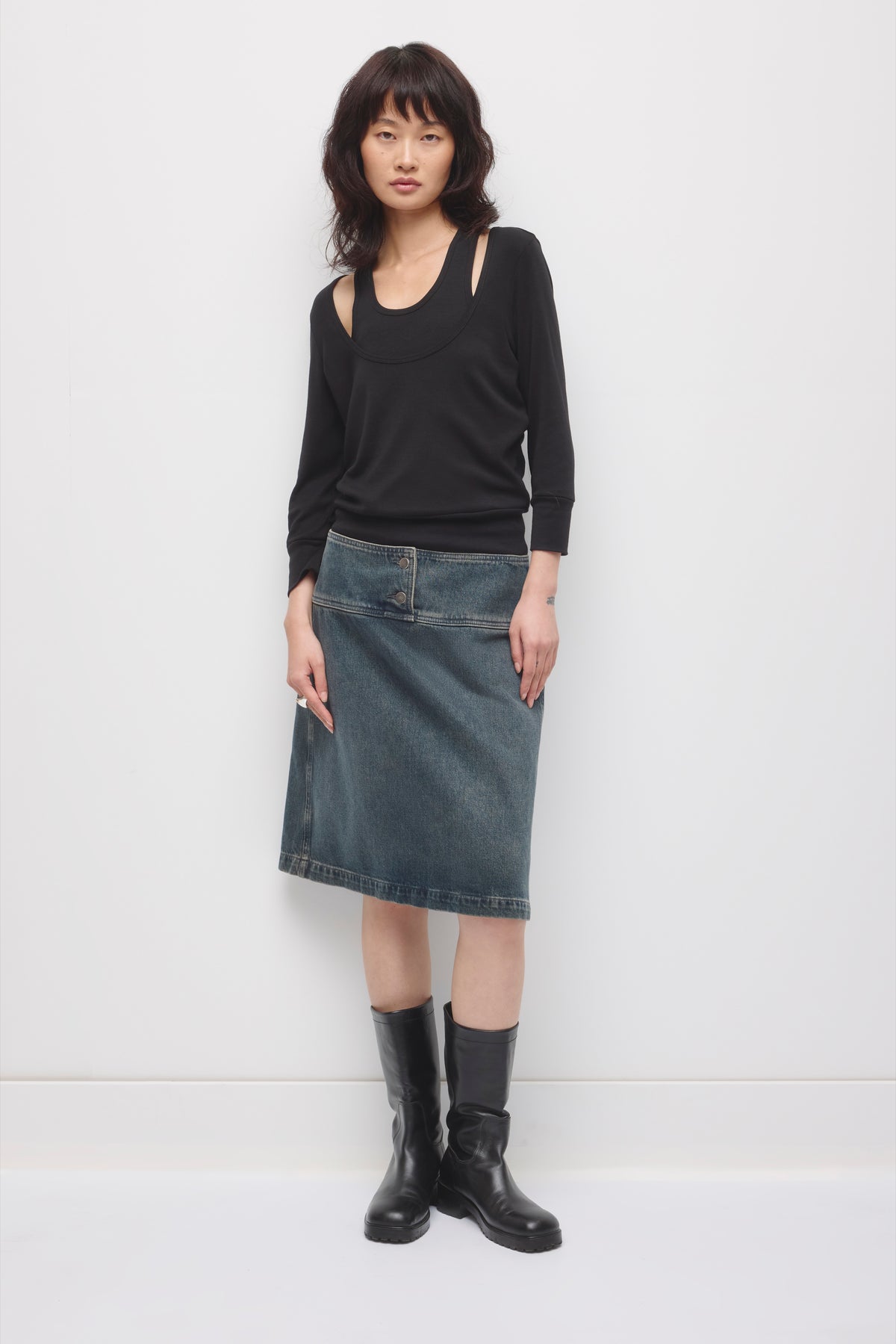 Model is 5’9” and is wearing a size XS.