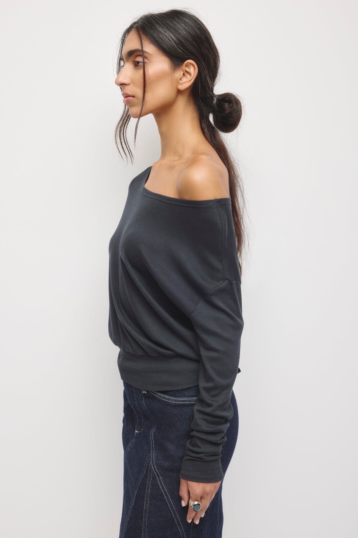 Women's Zahra Slouch Longsleeve in Black