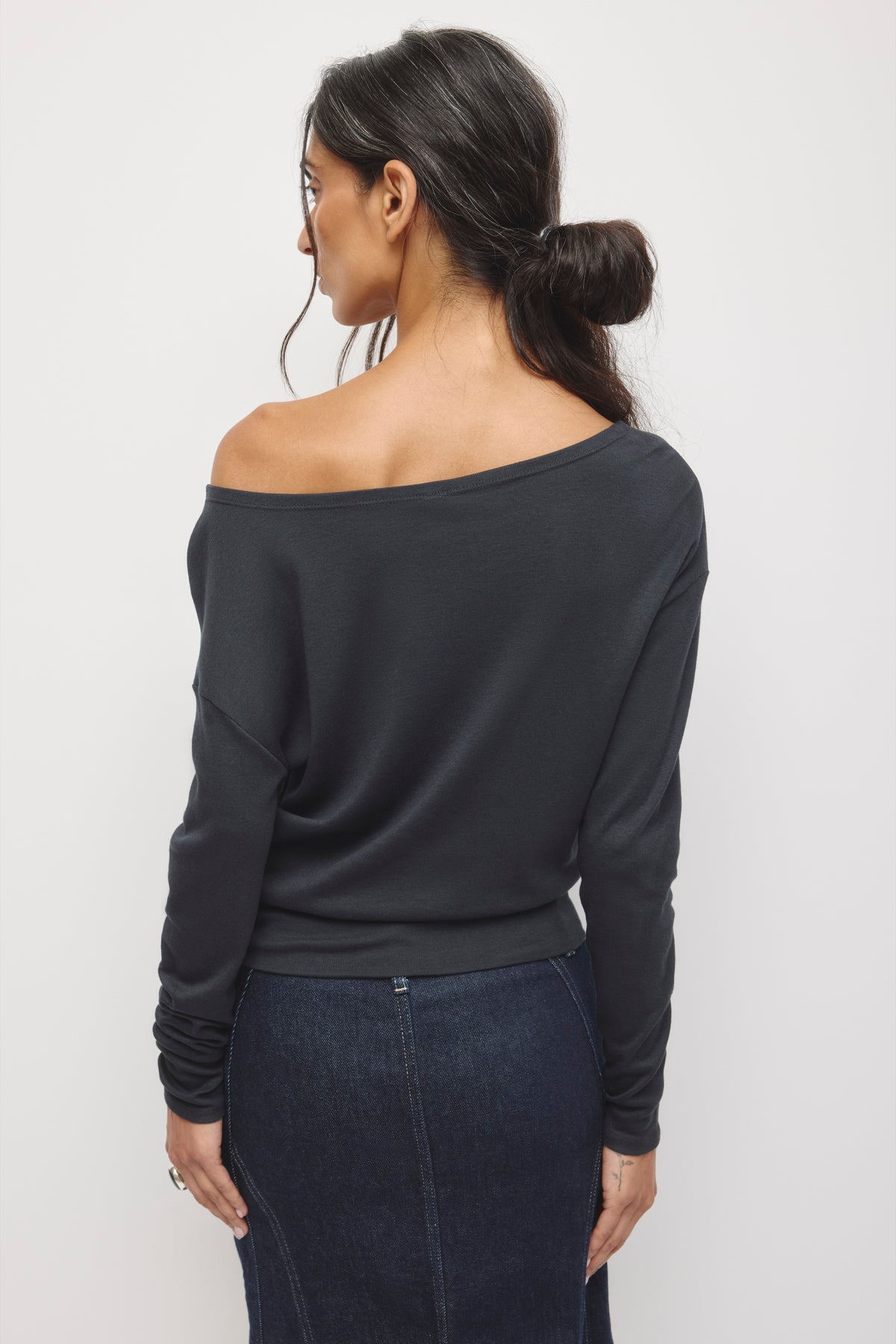 Women's Zahra Slouch Longsleeve in Black