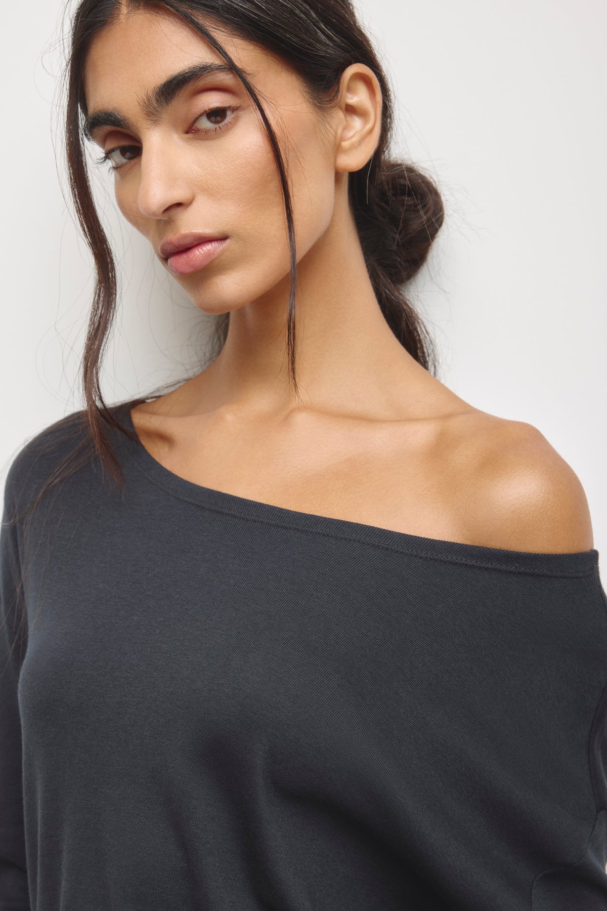 Women's Zahra Slouch Longsleeve in Black