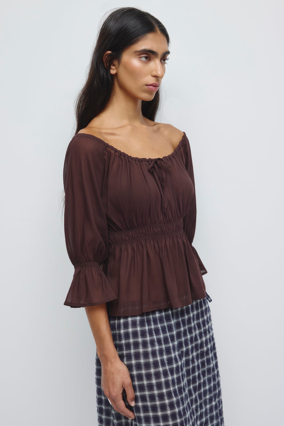 Zaina blouse froncée pour femme en prune chocolat