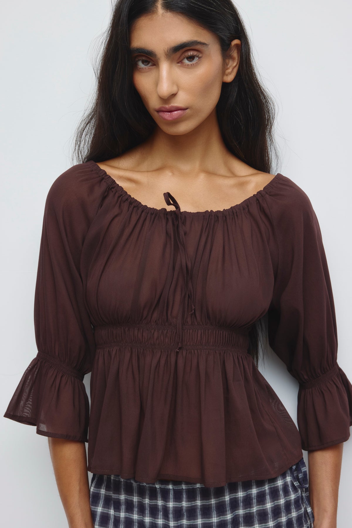 Zaina blouse froncée pour femme en prune chocolat
