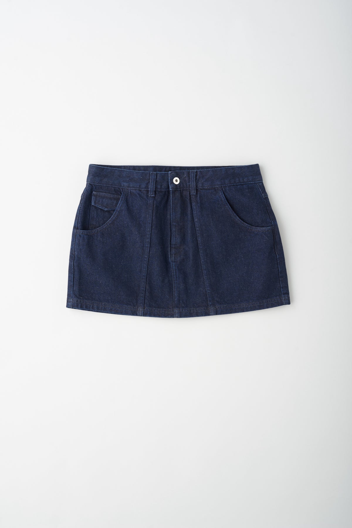 Mini denim utilitaire pour femmes en raw