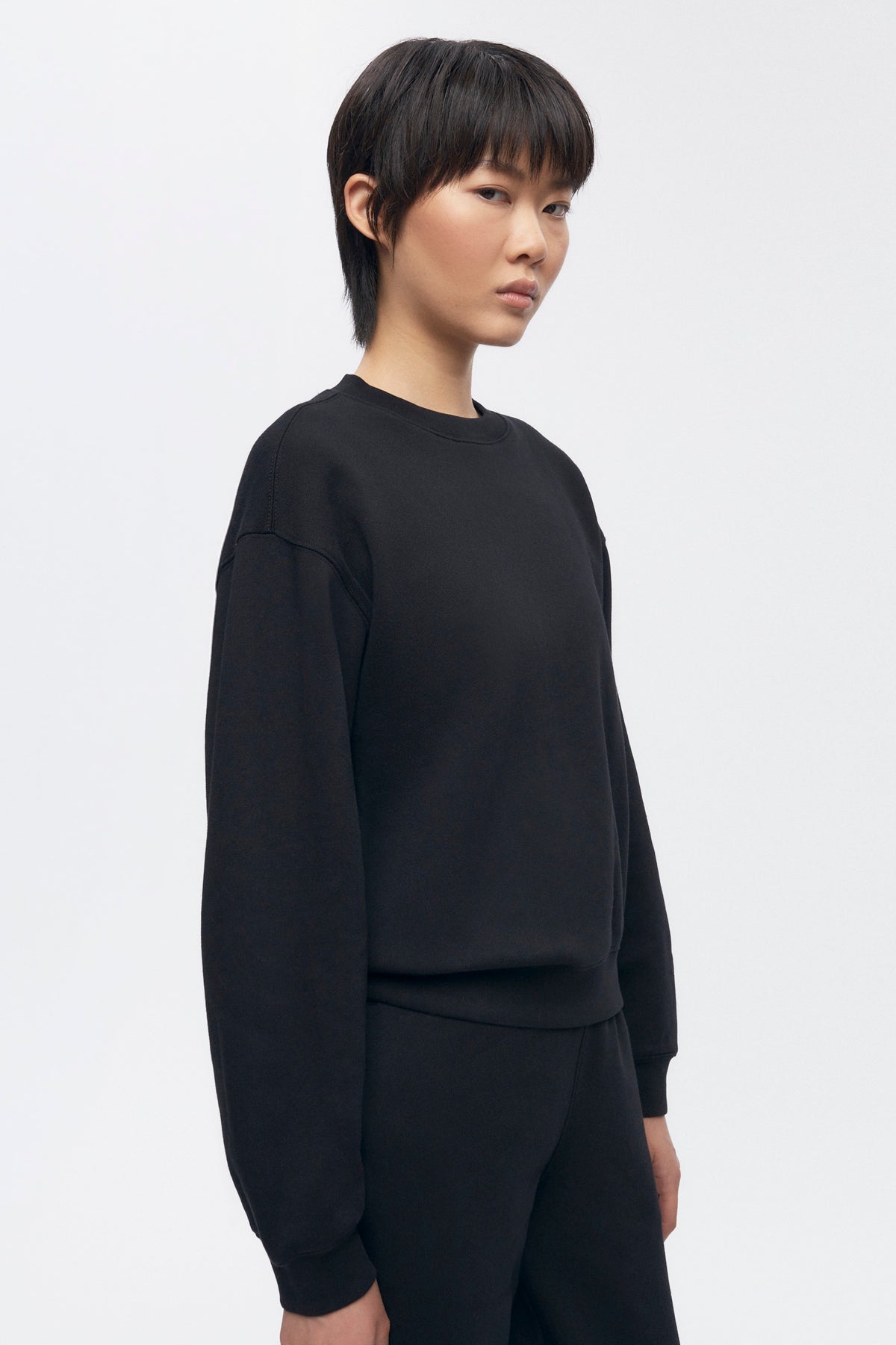 Sweatshirt essentiel pour femme en noir 